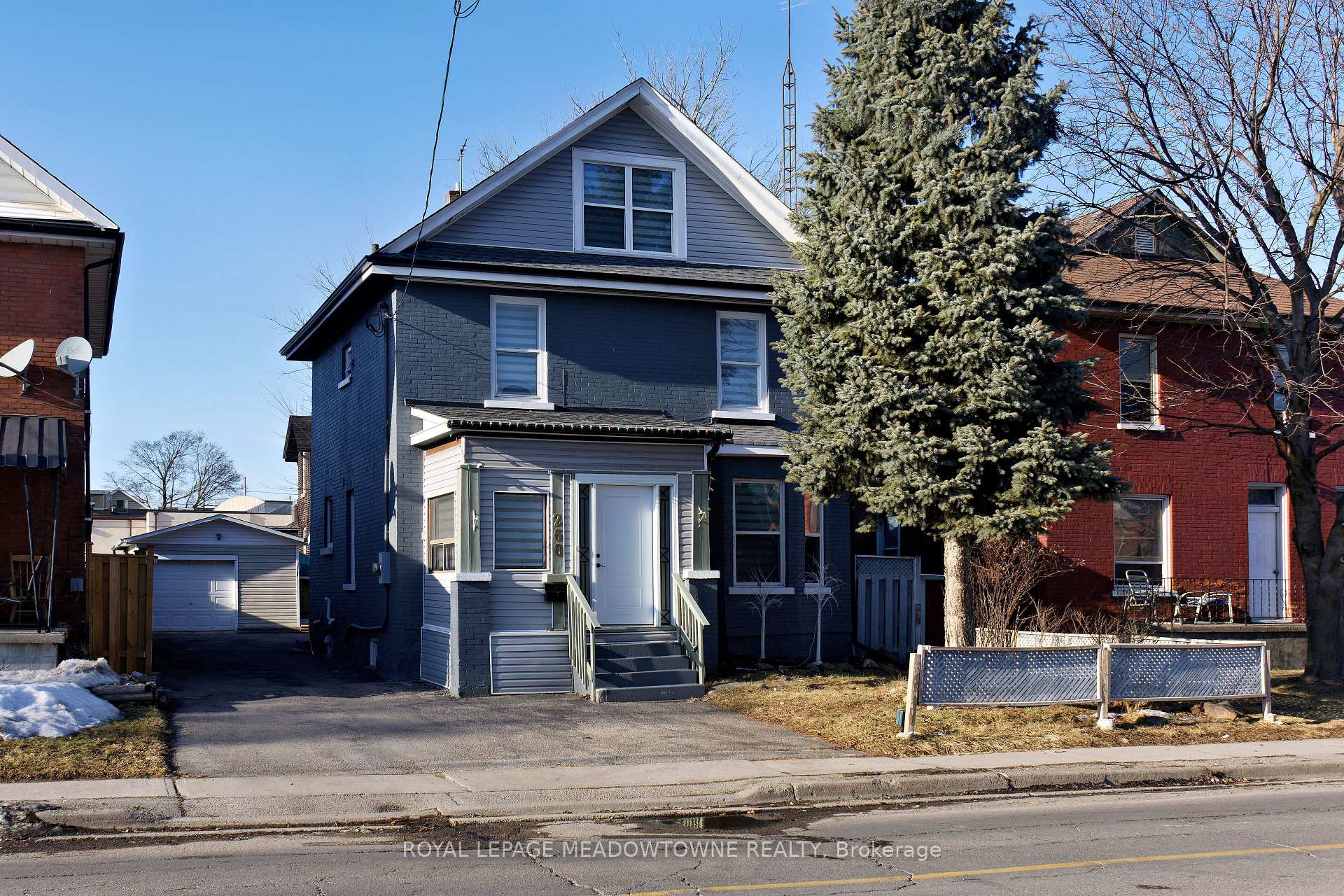 Front of 260 Athol Street E