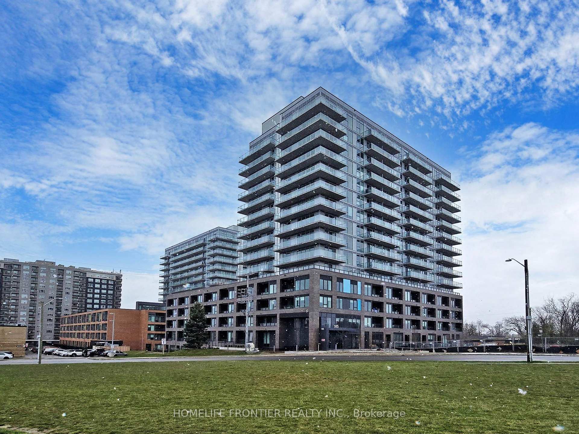 Front of Unit 220, 185 Deerfield Road