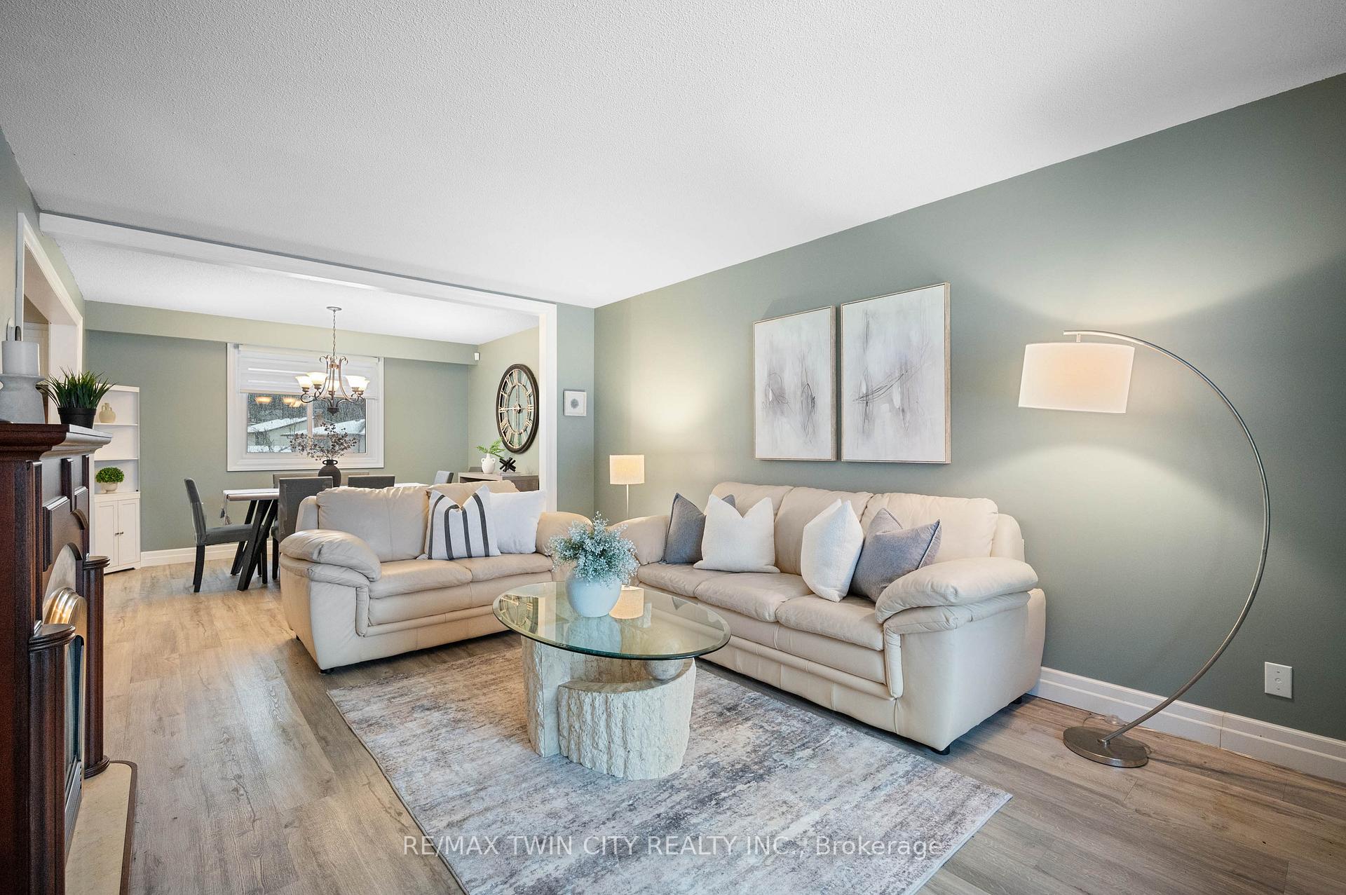 Photo 3 of 39 Martinglen Crescent, Kitchener — HOMEH