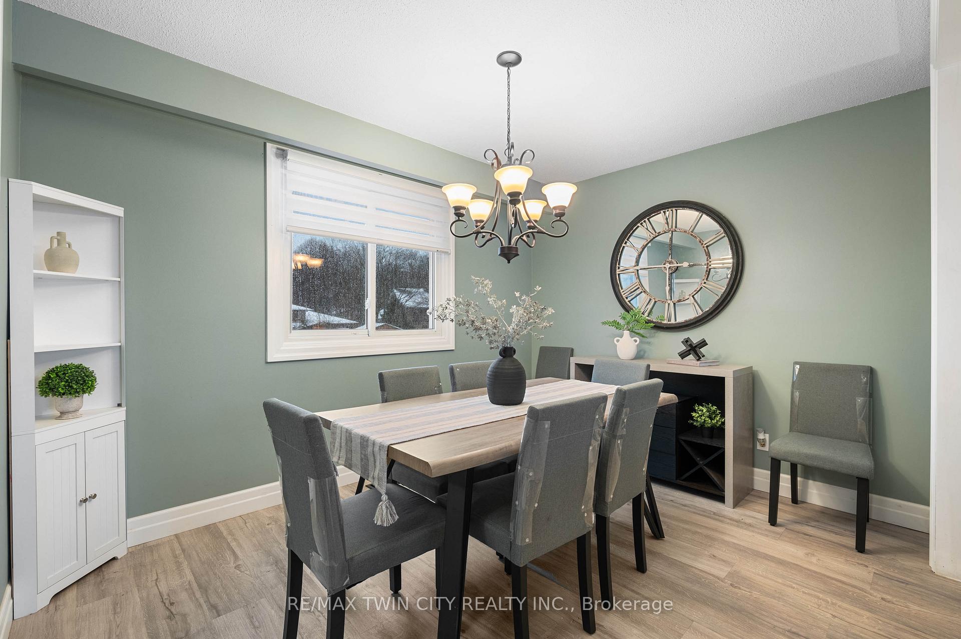 Photo 31 of 39 Martinglen Crescent, Kitchener — HOMEH