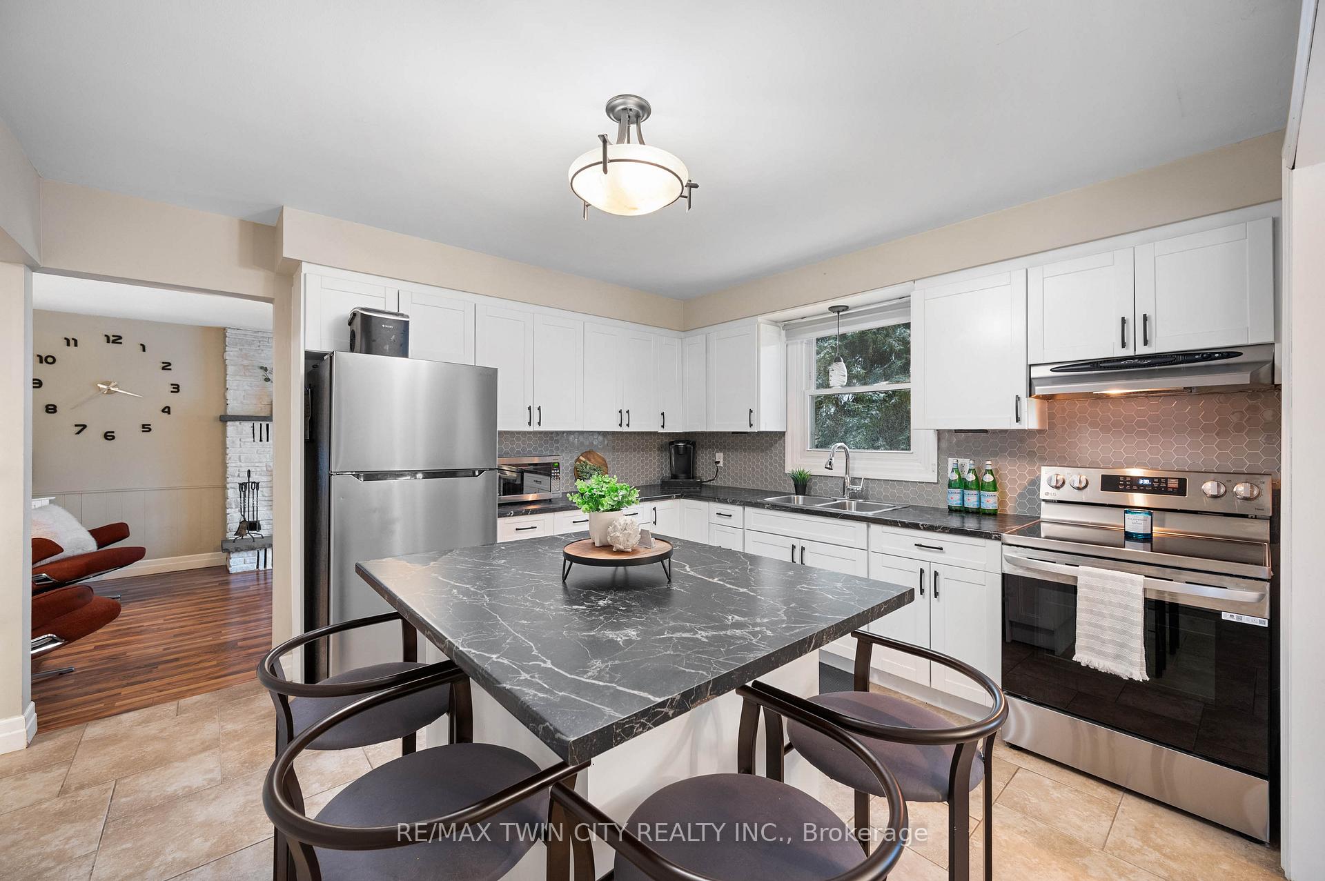 Photo 8 of 39 Martinglen Crescent, Kitchener — HOMEH