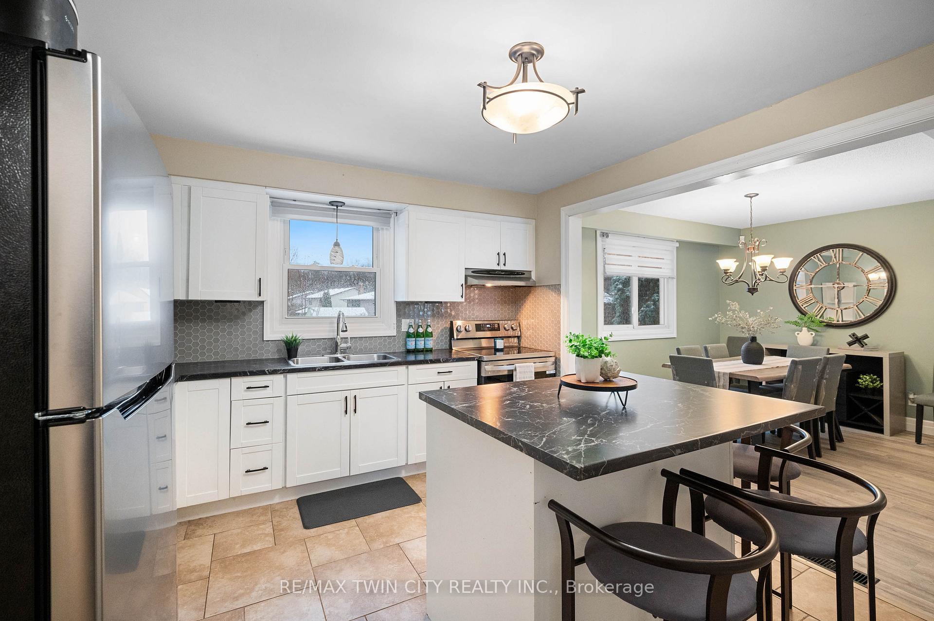Photo 9 of 39 Martinglen Crescent, Kitchener — HOMEH