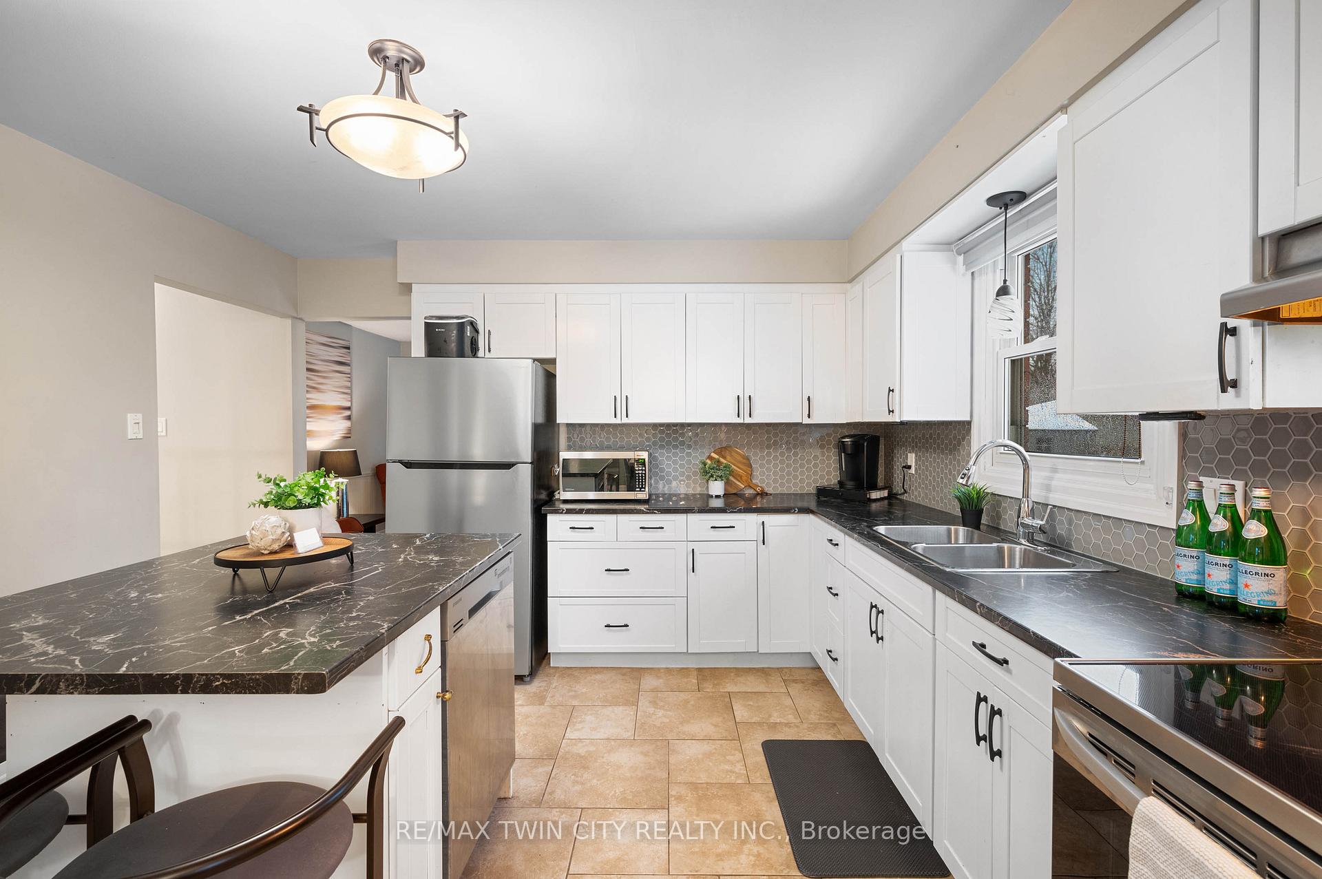 Photo 7 of 39 Martinglen Crescent, Kitchener — HOMEH