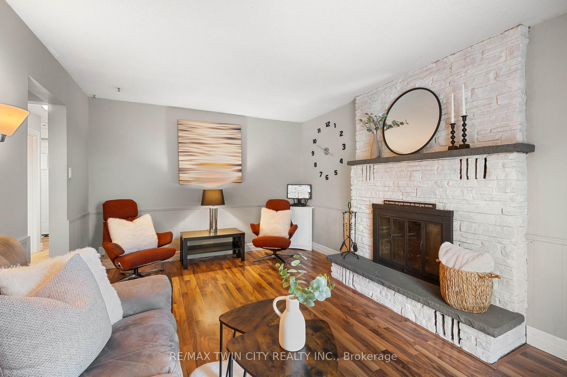 Photo 10 of 39 Martinglen Crescent, Kitchener — HOMEH