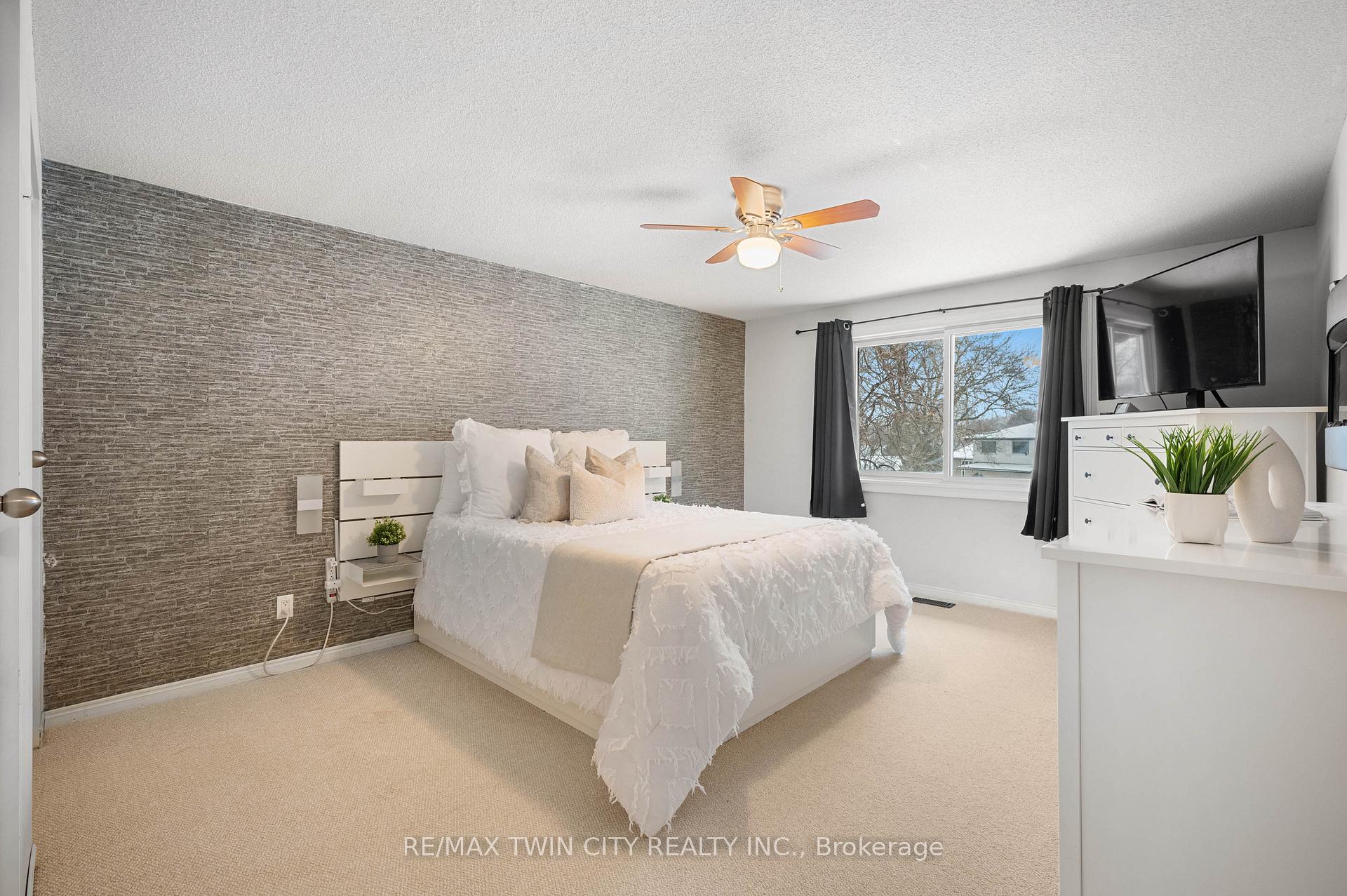 Photo 15 of 39 Martinglen Crescent, Kitchener — HOMEH