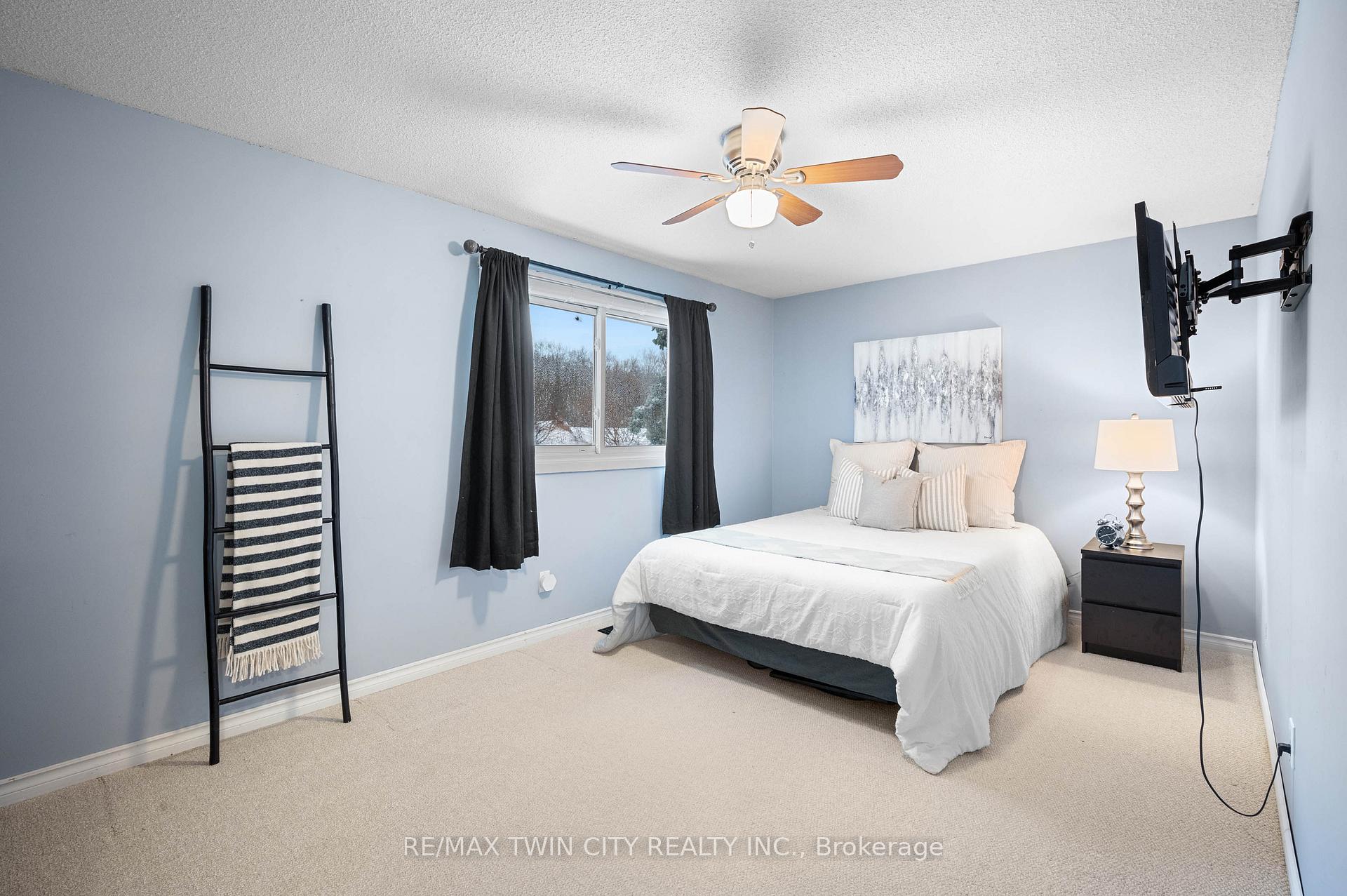 Photo 23 of 39 Martinglen Crescent, Kitchener — HOMEH