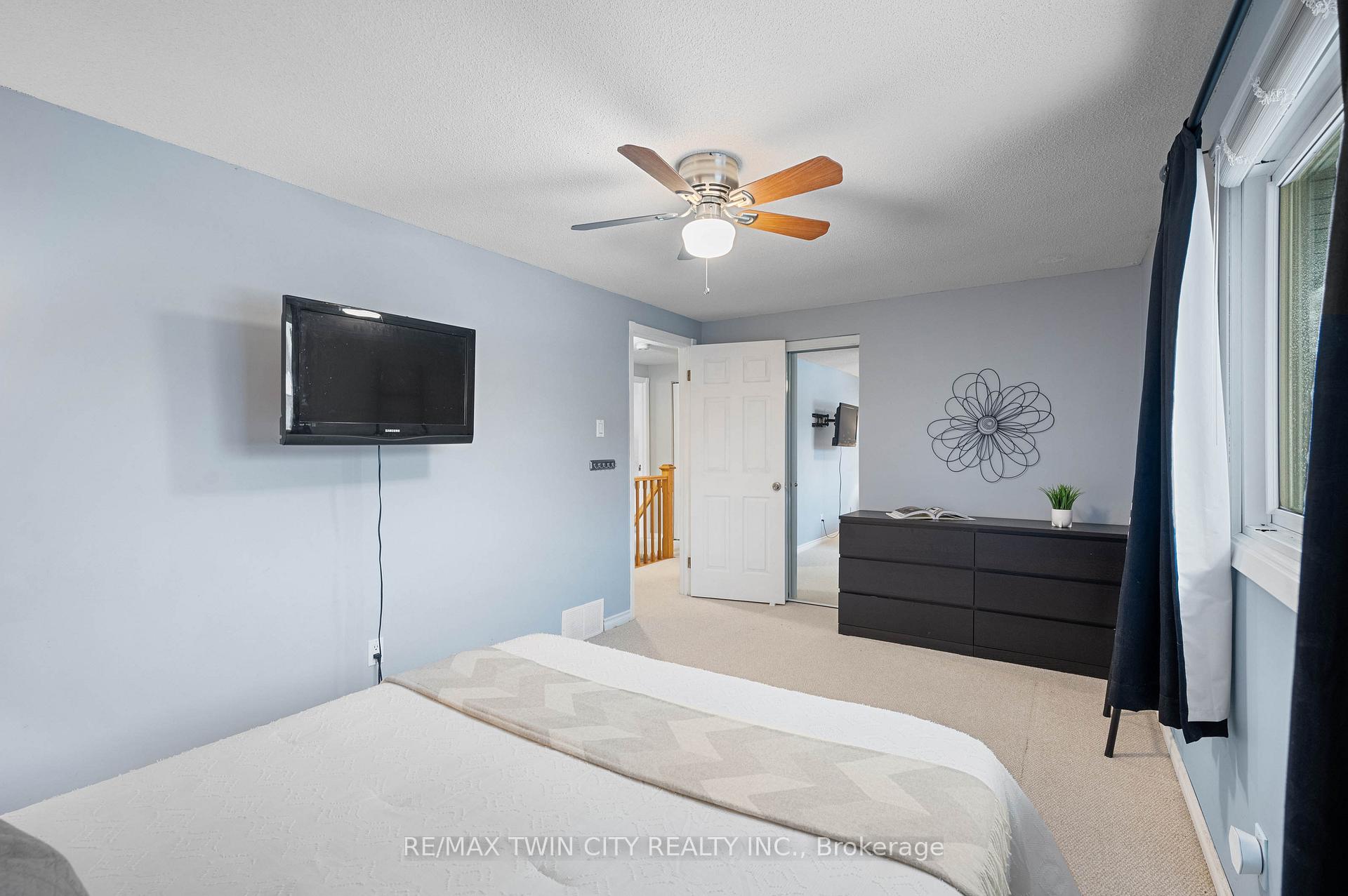 Photo 19 of 39 Martinglen Crescent, Kitchener — HOMEH