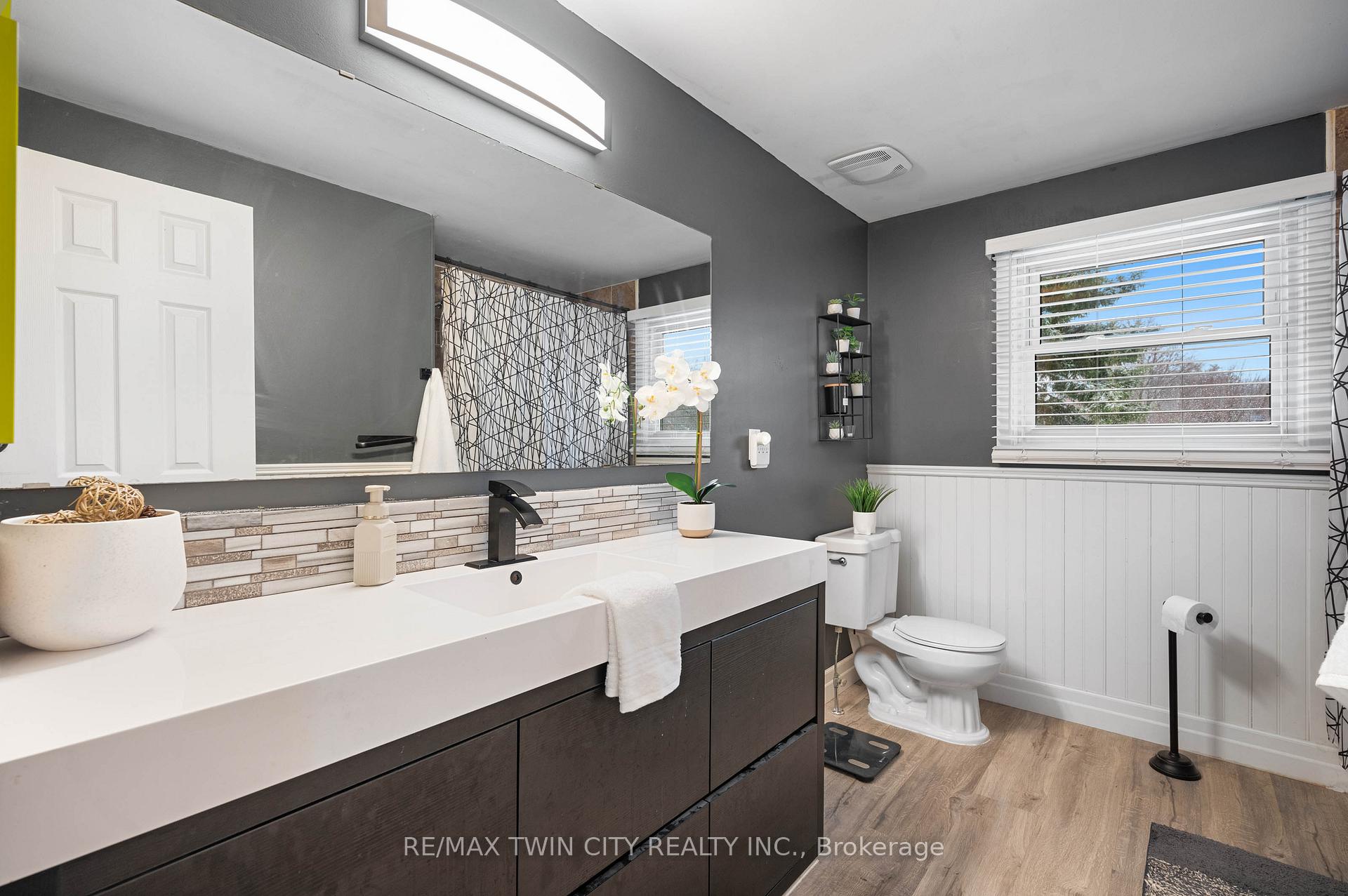 Photo 14 of 39 Martinglen Crescent, Kitchener — HOMEH