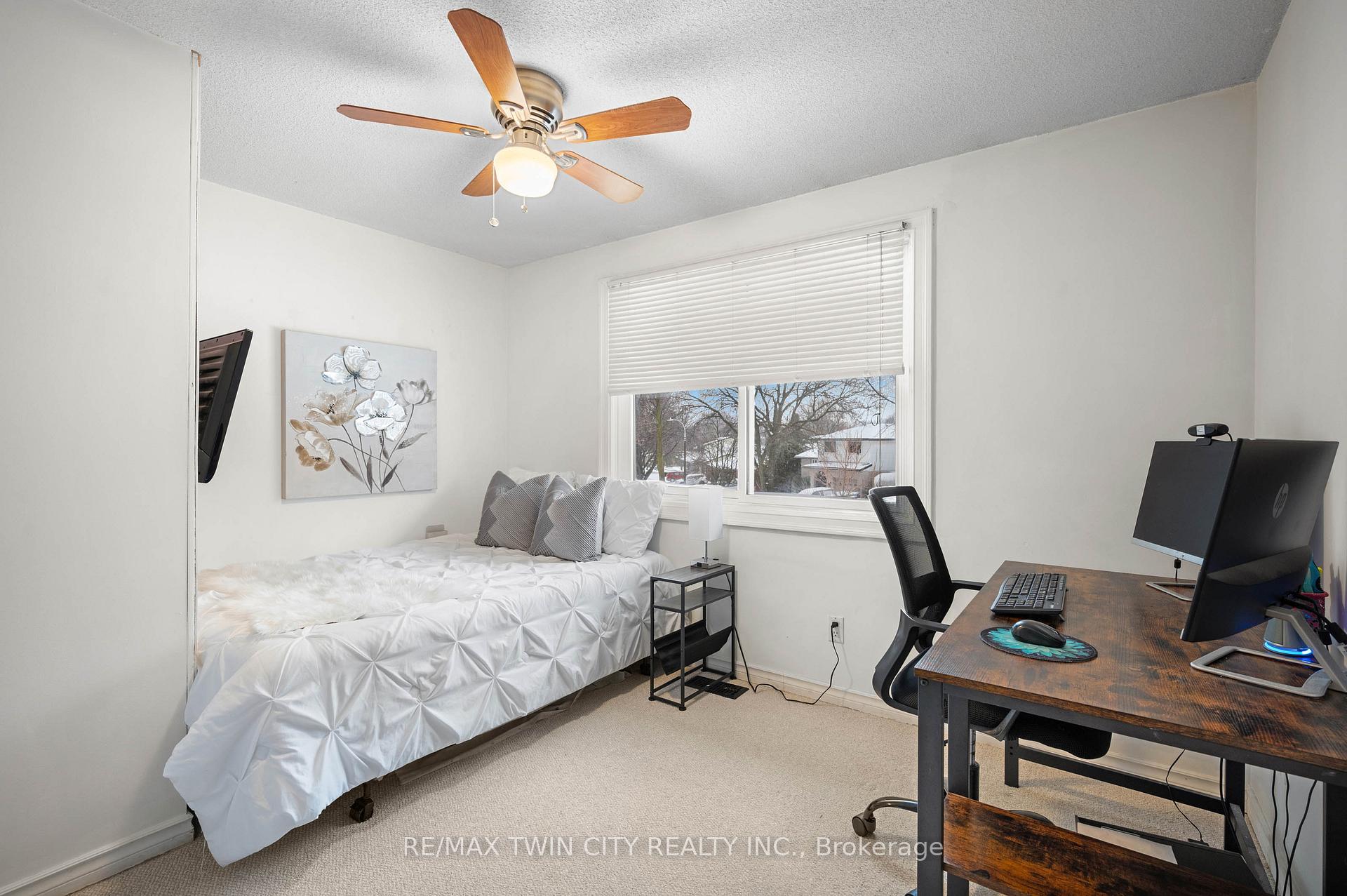Photo 17 of 39 Martinglen Crescent, Kitchener — HOMEH