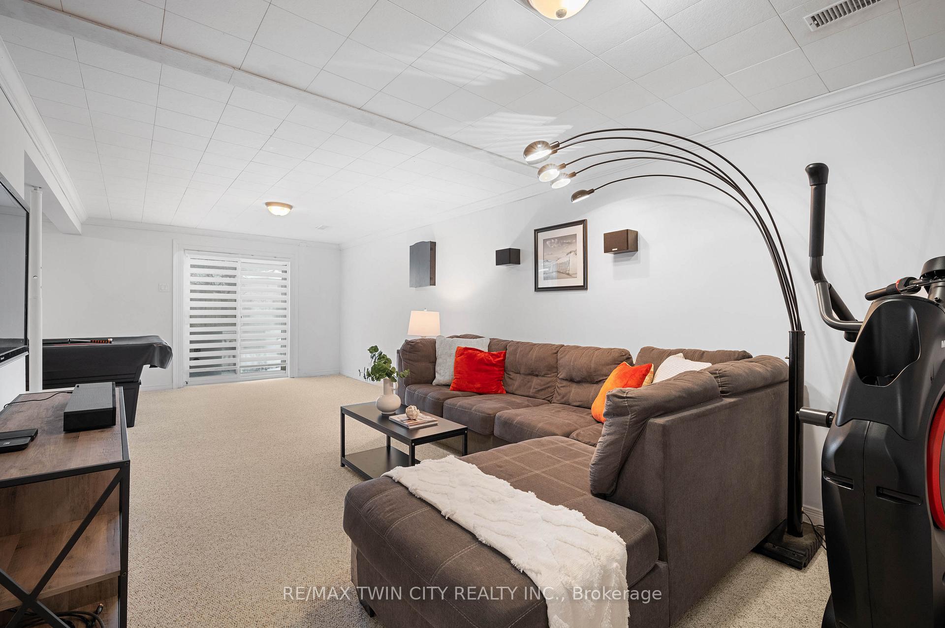 Photo 20 of 39 Martinglen Crescent, Kitchener — HOMEH