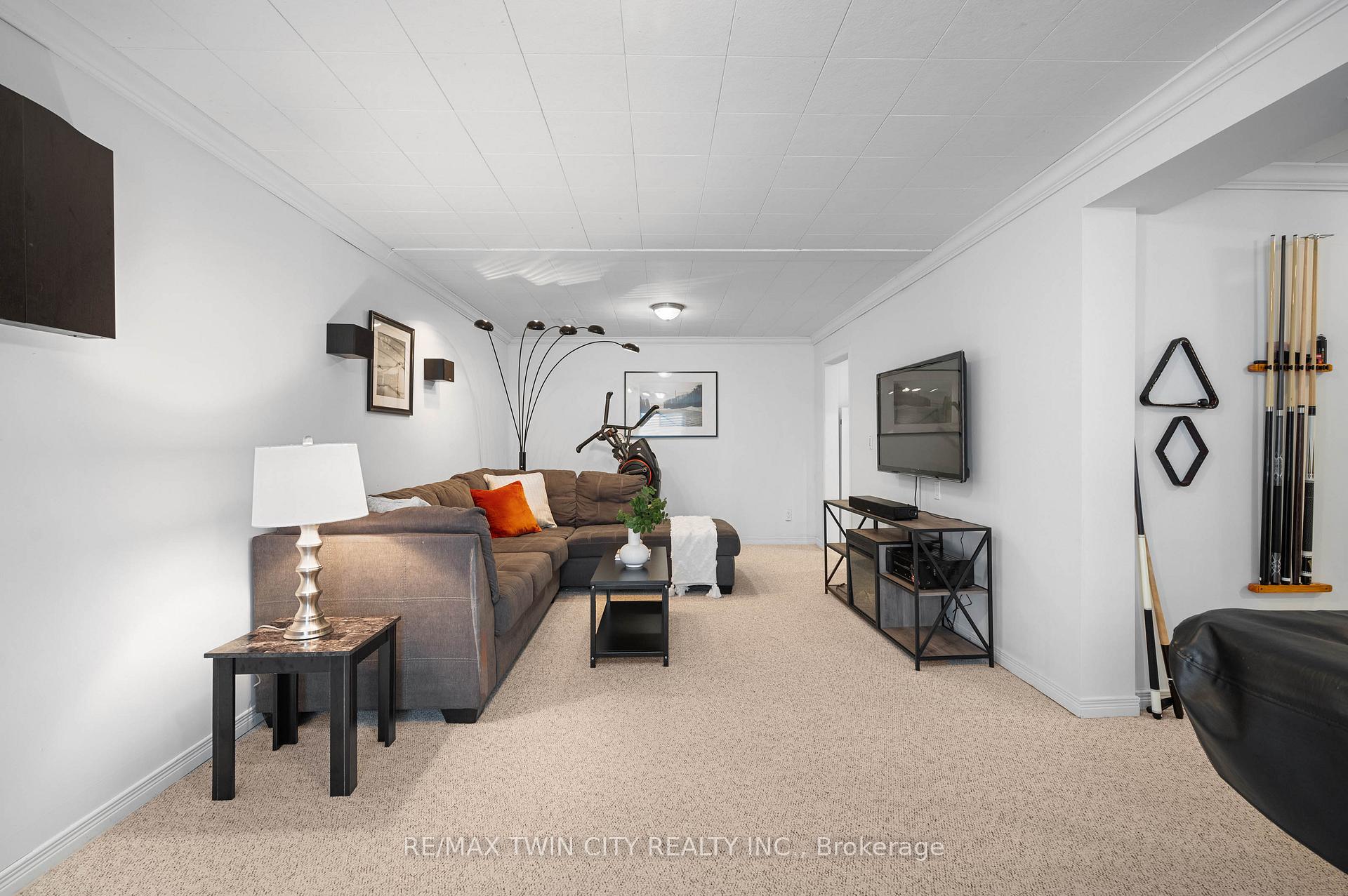 Photo 16 of 39 Martinglen Crescent, Kitchener — HOMEH