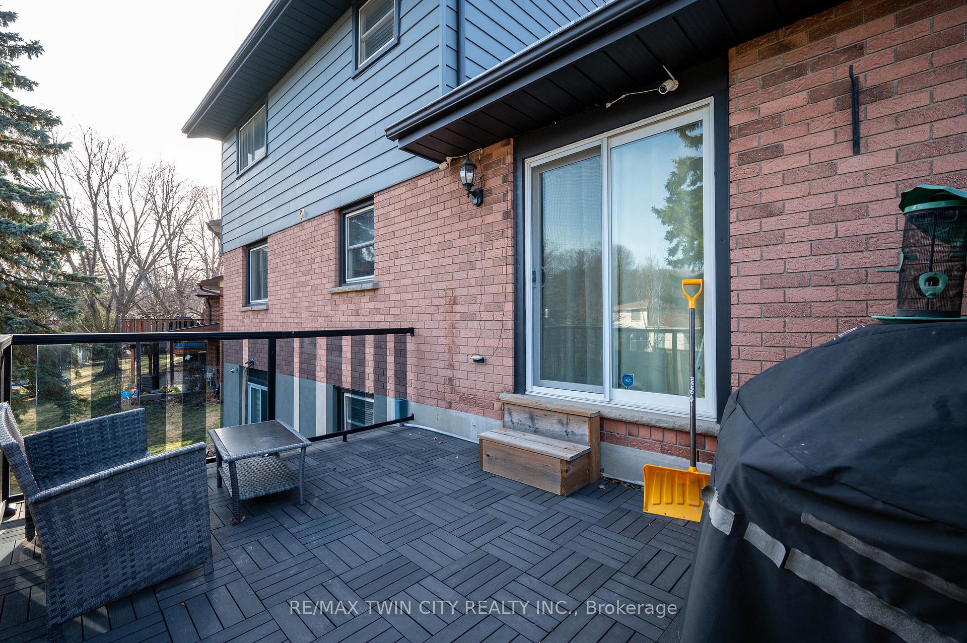Photo 33 of 39 Martinglen Crescent, Kitchener — HOMEH