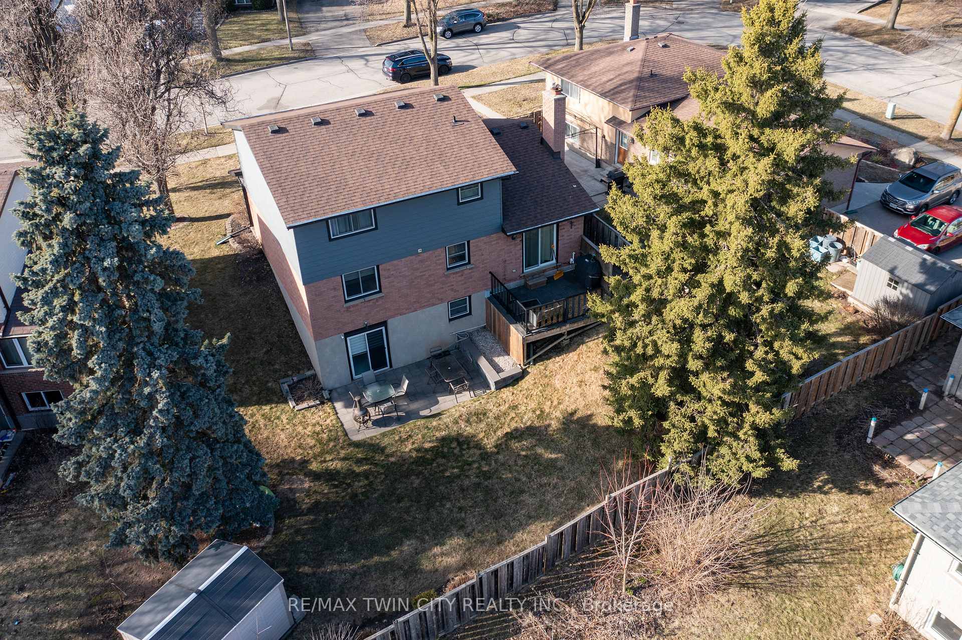 Photo 38 of 39 Martinglen Crescent, Kitchener — HOMEH