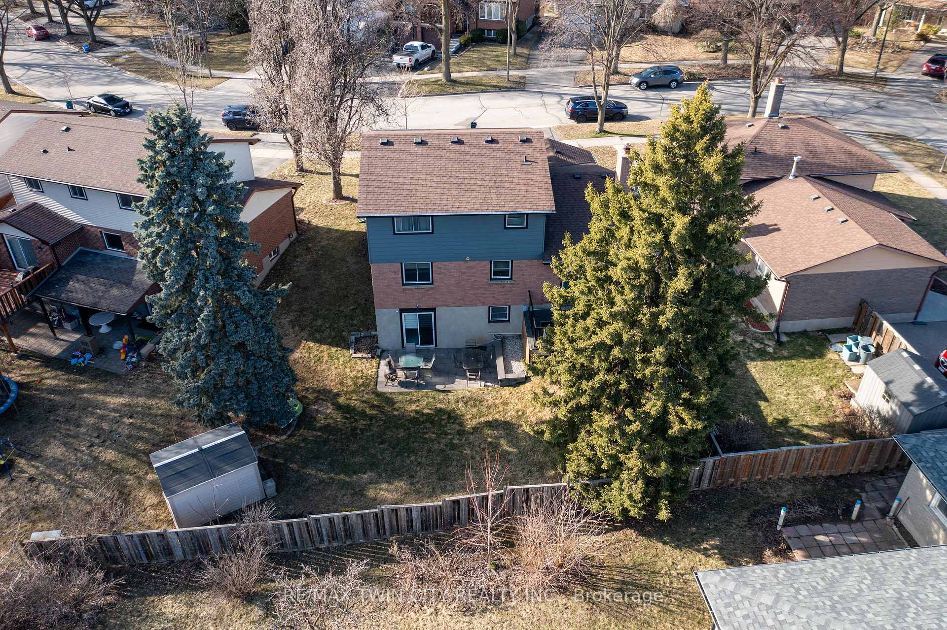 Photo 37 of 39 Martinglen Crescent, Kitchener — HOMEH