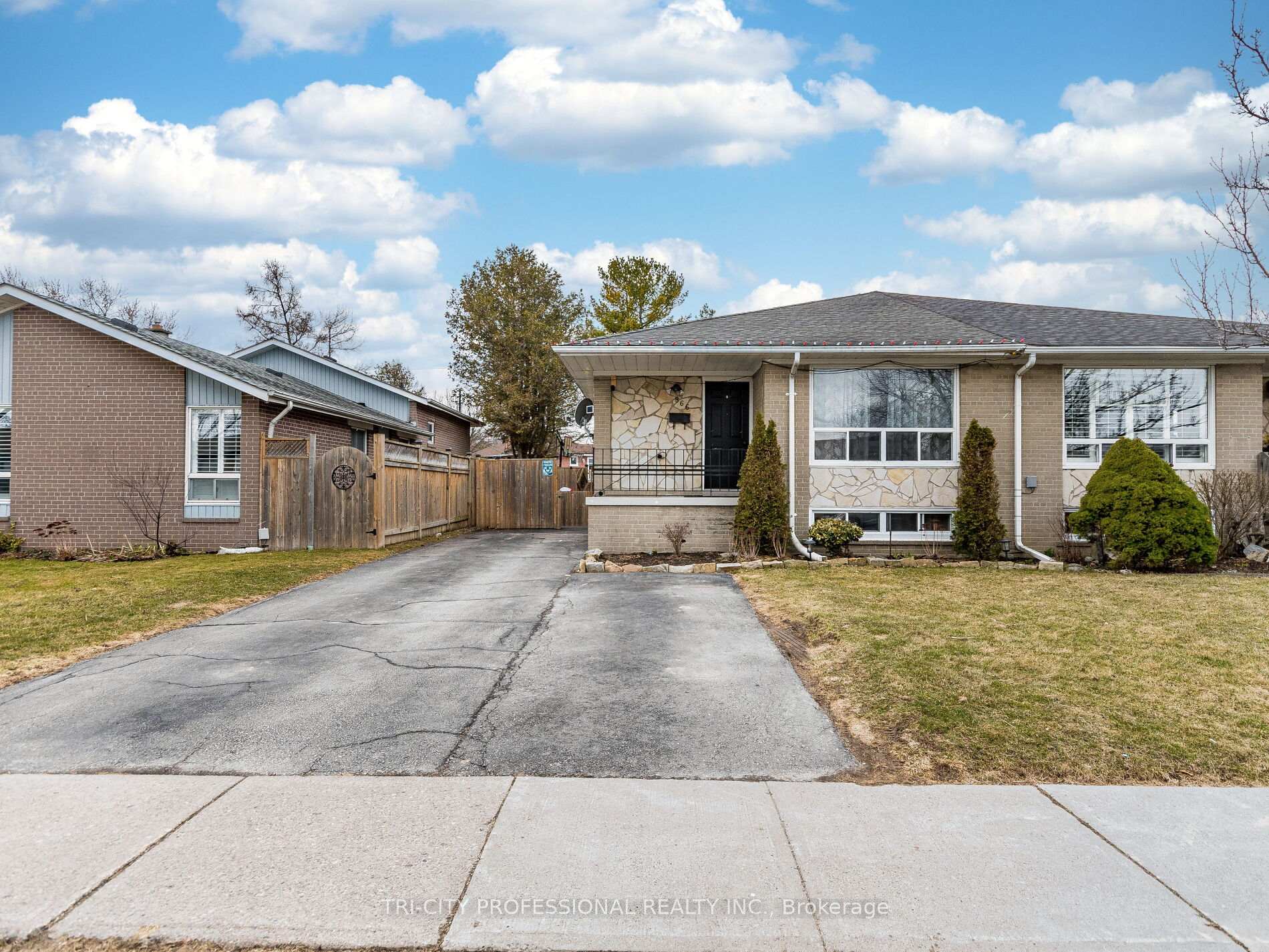 Photo 1 of 866 Krosno Boulevard, Pickering, Bay Ridges — HOMEH