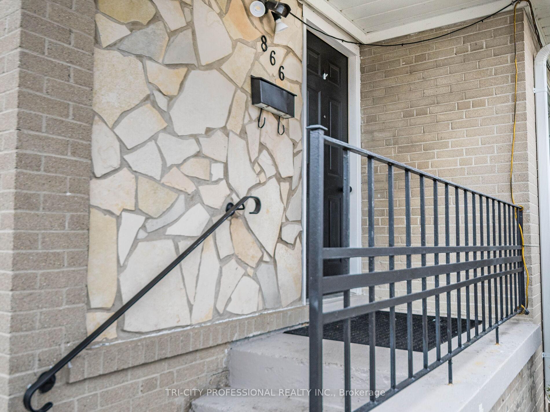 Photo 5 of 866 Krosno Boulevard, Pickering, Bay Ridges — HOMEH