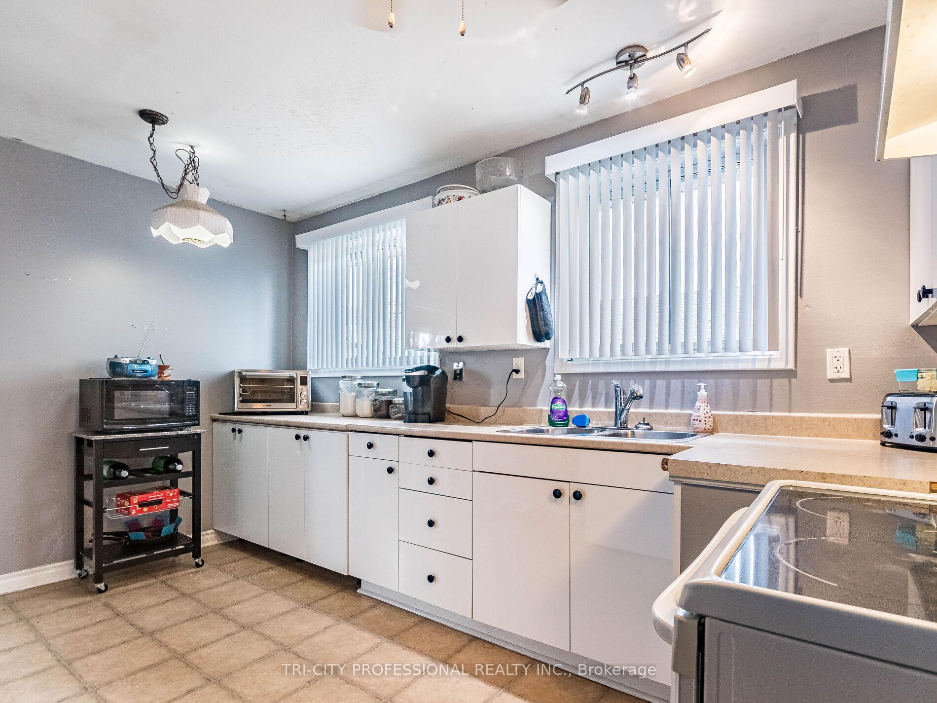 Photo 9 of 866 Krosno Boulevard, Pickering, Bay Ridges — HOMEH