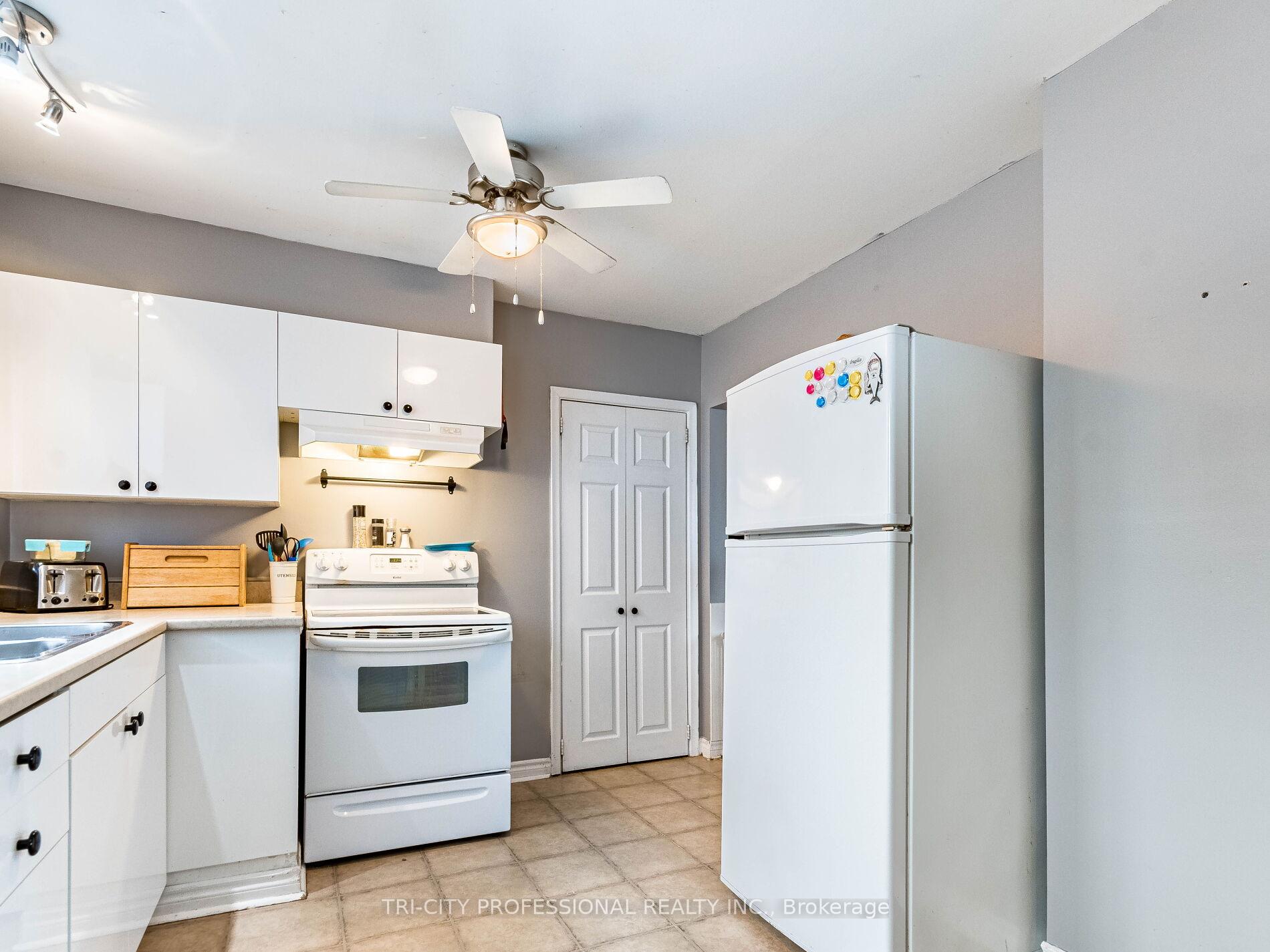 Photo 8 of 866 Krosno Boulevard, Pickering, Bay Ridges — HOMEH