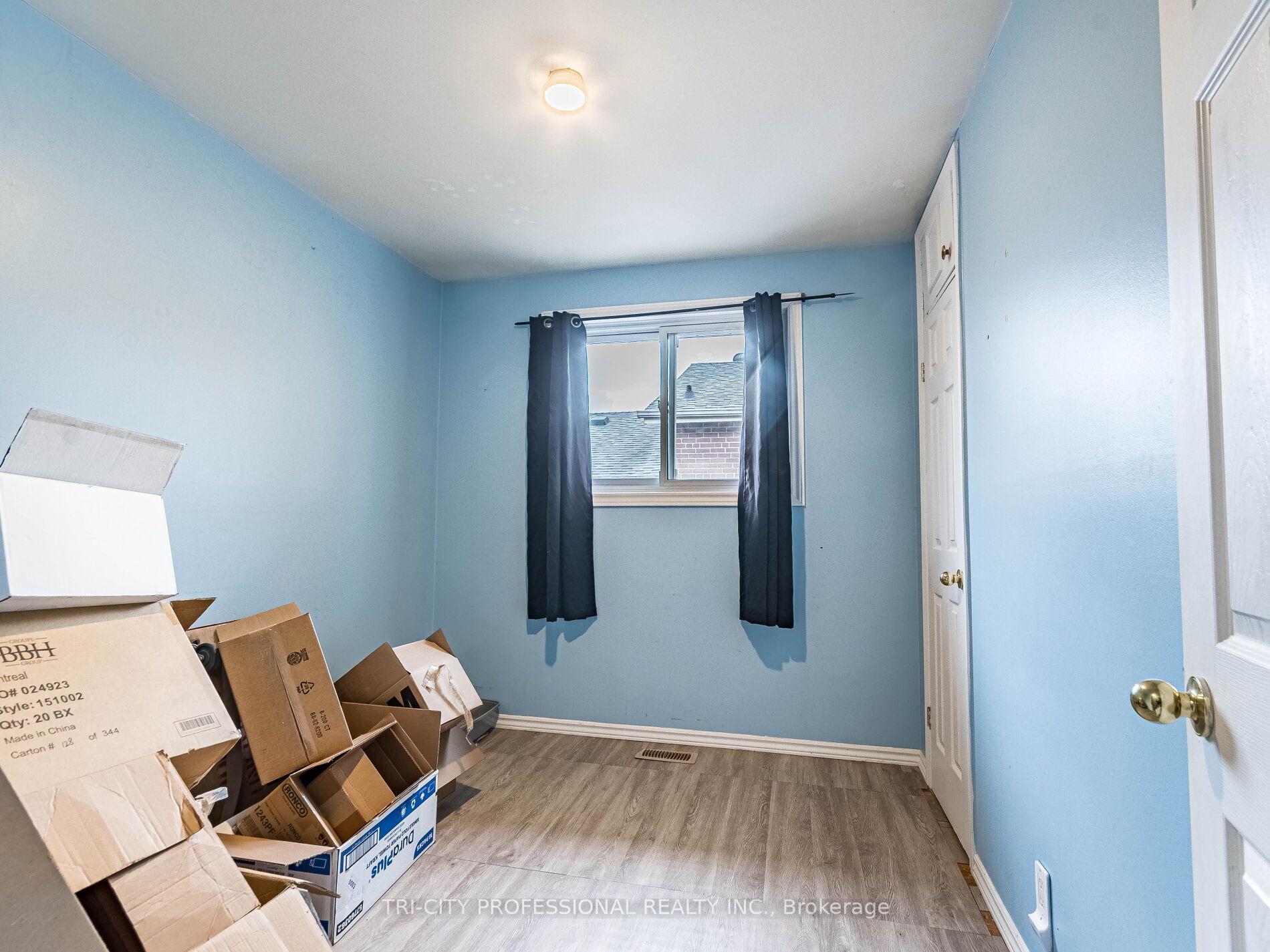 Photo 10 of 866 Krosno Boulevard, Pickering, Bay Ridges — HOMEH