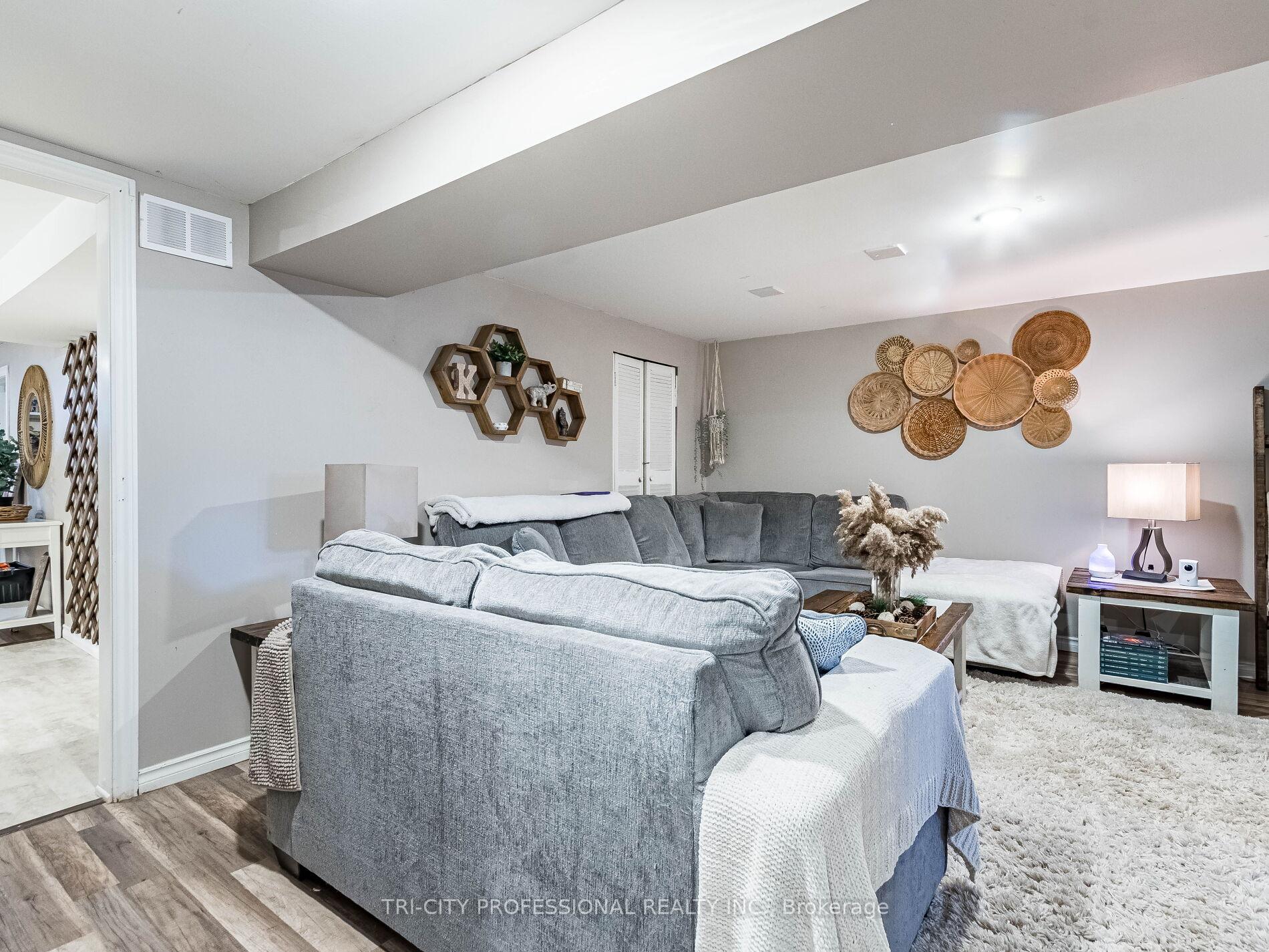 Photo 12 of 866 Krosno Boulevard, Pickering, Bay Ridges — HOMEH