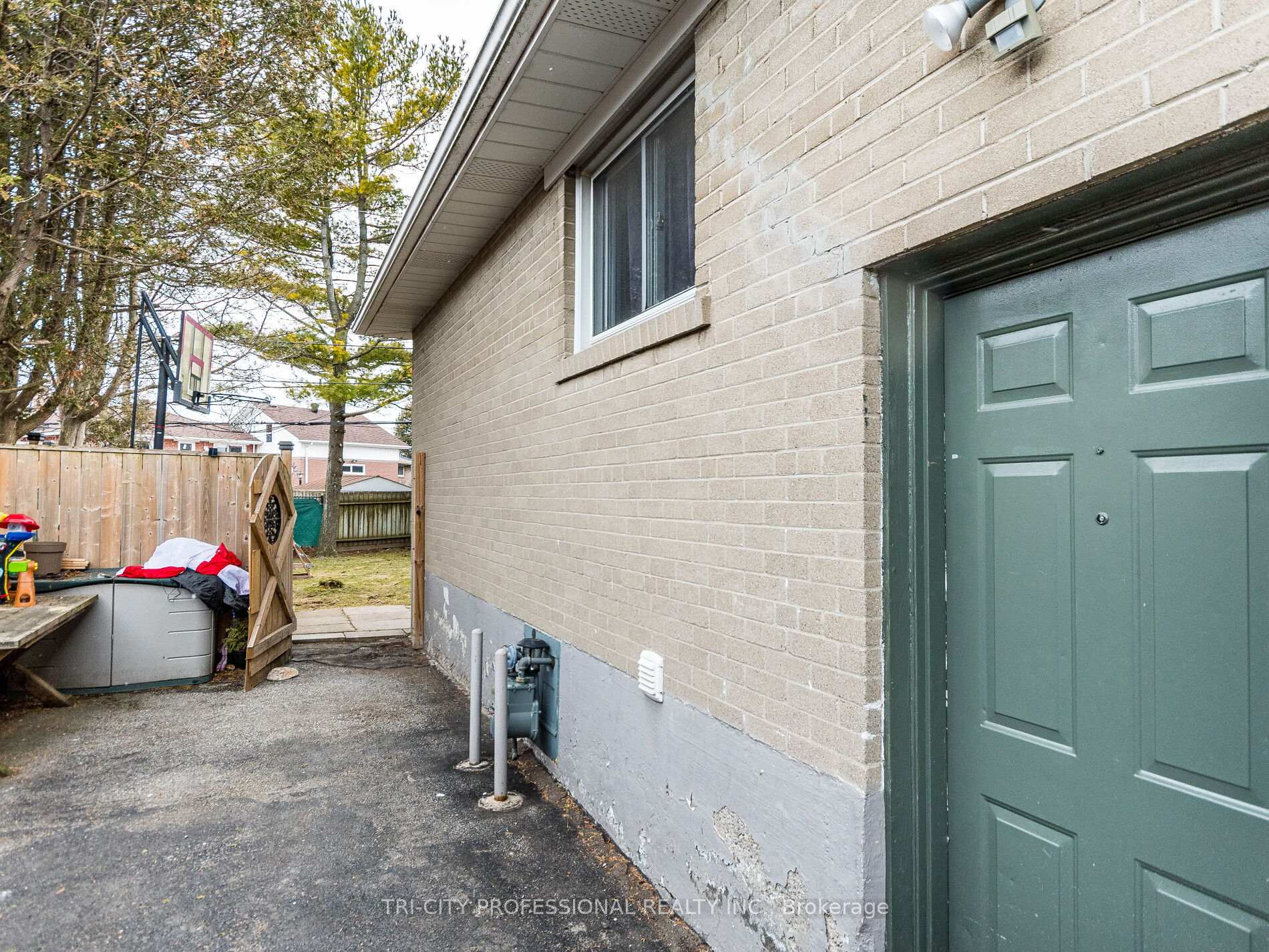 Photo 33 of 866 Krosno Boulevard, Pickering, Bay Ridges — HOMEH