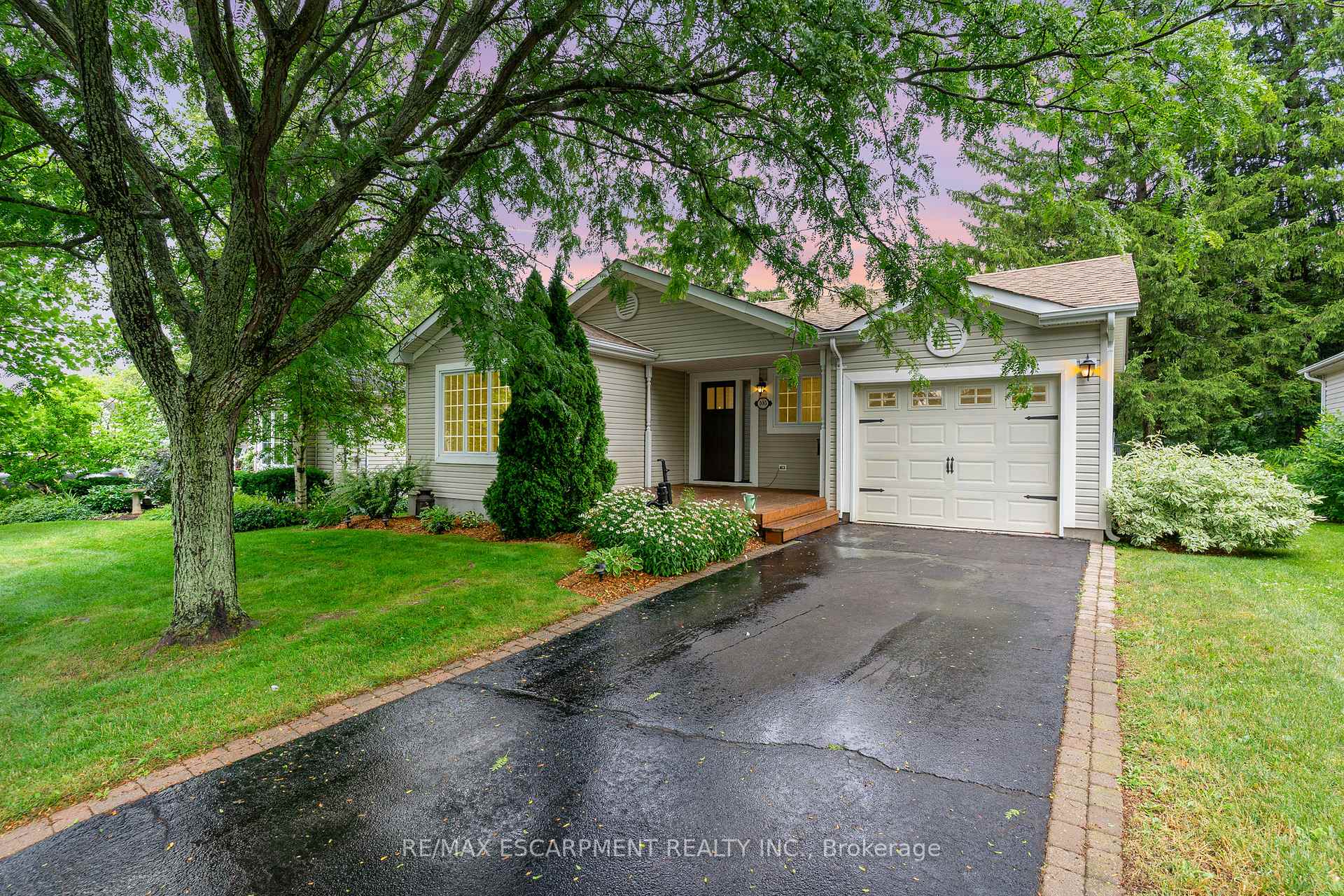 Photo 1 of 105 Glenariff Drive, Hamilton, Rural Flamborough — HOMEH