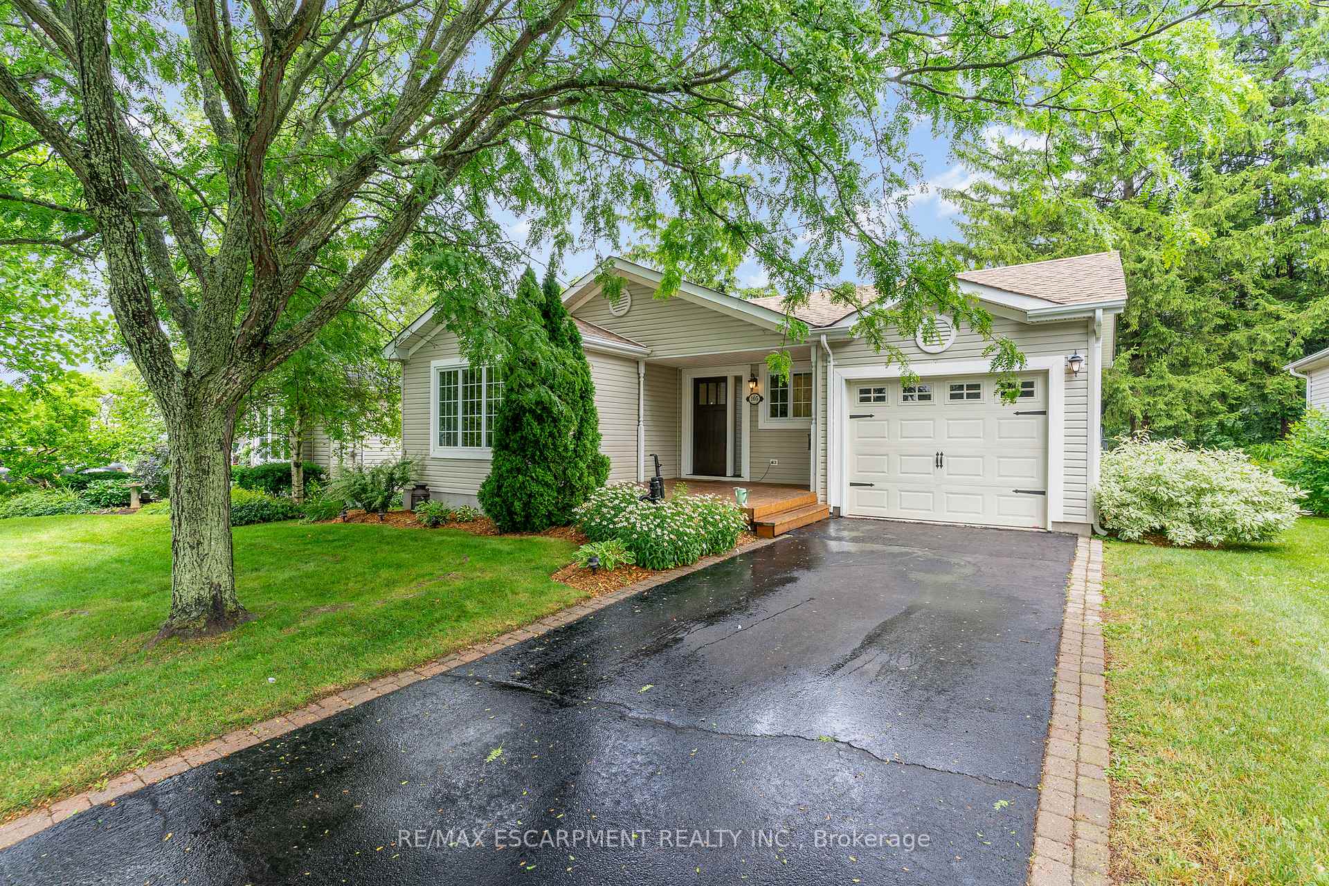 Photo 2 of 105 Glenariff Drive, Hamilton, Rural Flamborough — HOMEH