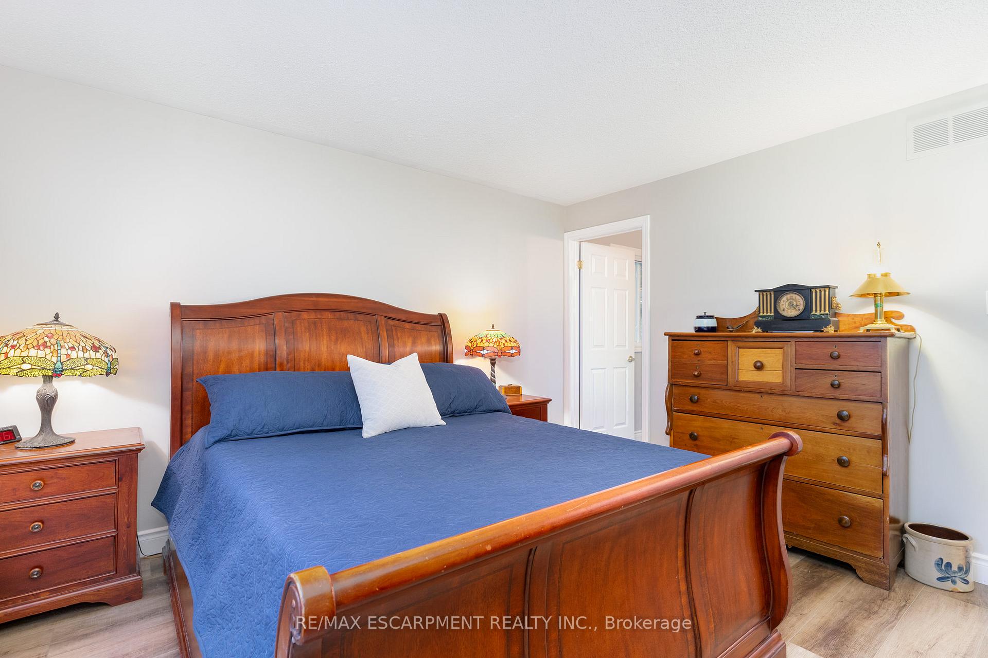 Photo 17 of 105 Glenariff Drive, Hamilton, Rural Flamborough — HOMEH