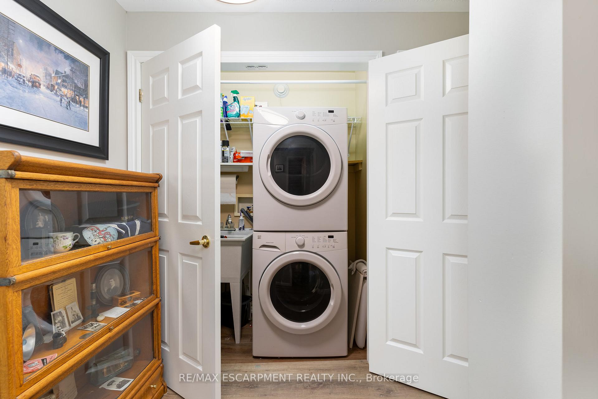Photo 10 of 105 Glenariff Drive, Hamilton, Rural Flamborough — HOMEH