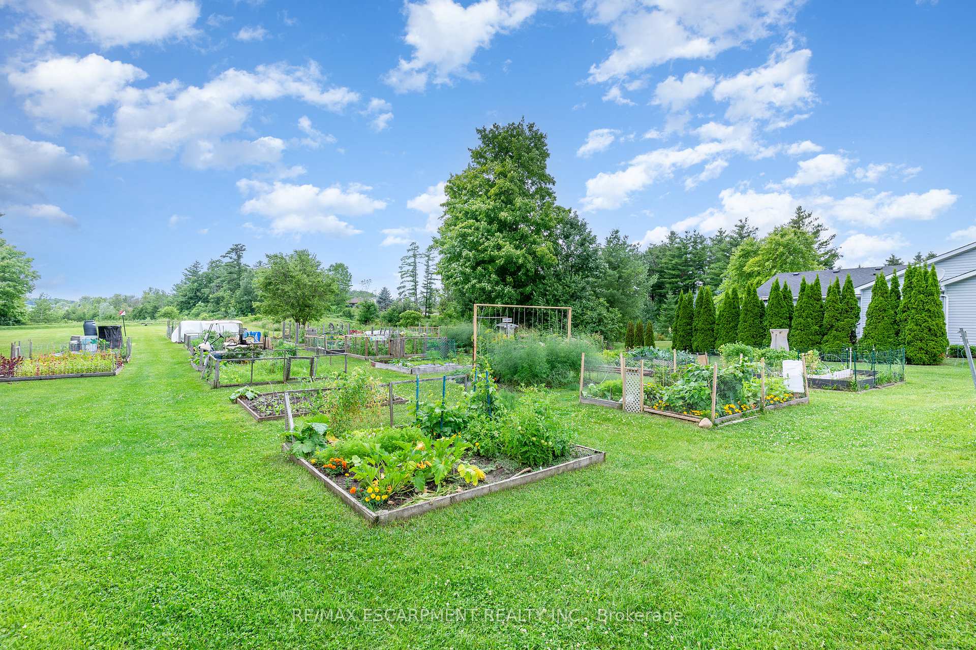 Photo 8 of 105 Glenariff Drive, Hamilton, Rural Flamborough — HOMEH