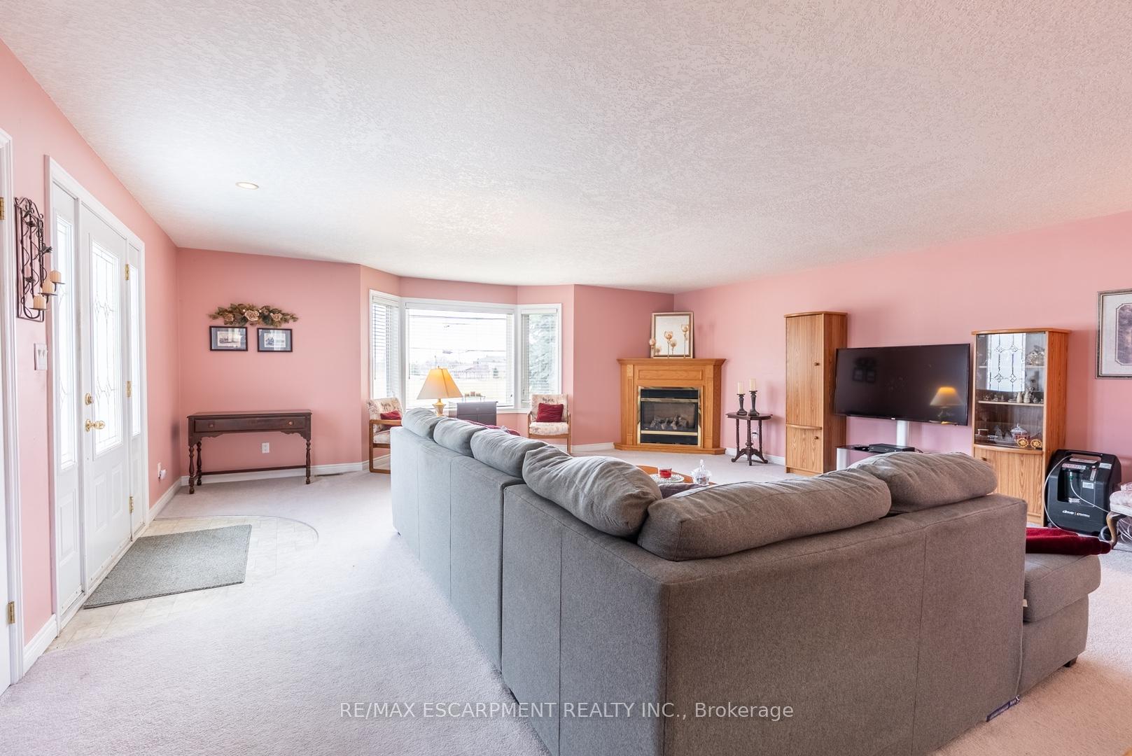 Photo 3 of 279 Parkside Drive, Hamilton, Waterdown — HOMEH