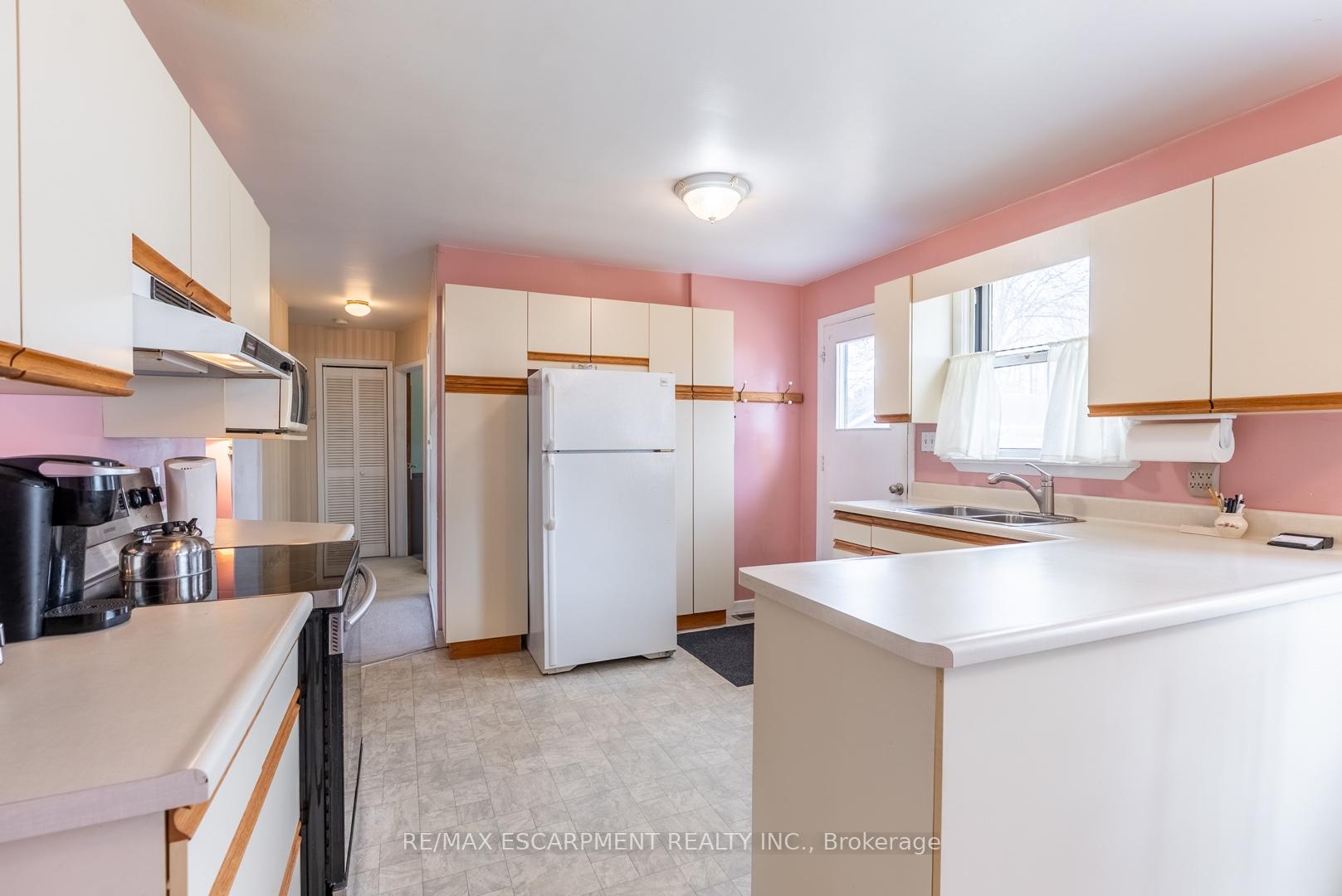 Photo 18 of 279 Parkside Drive, Hamilton, Waterdown — HOMEH