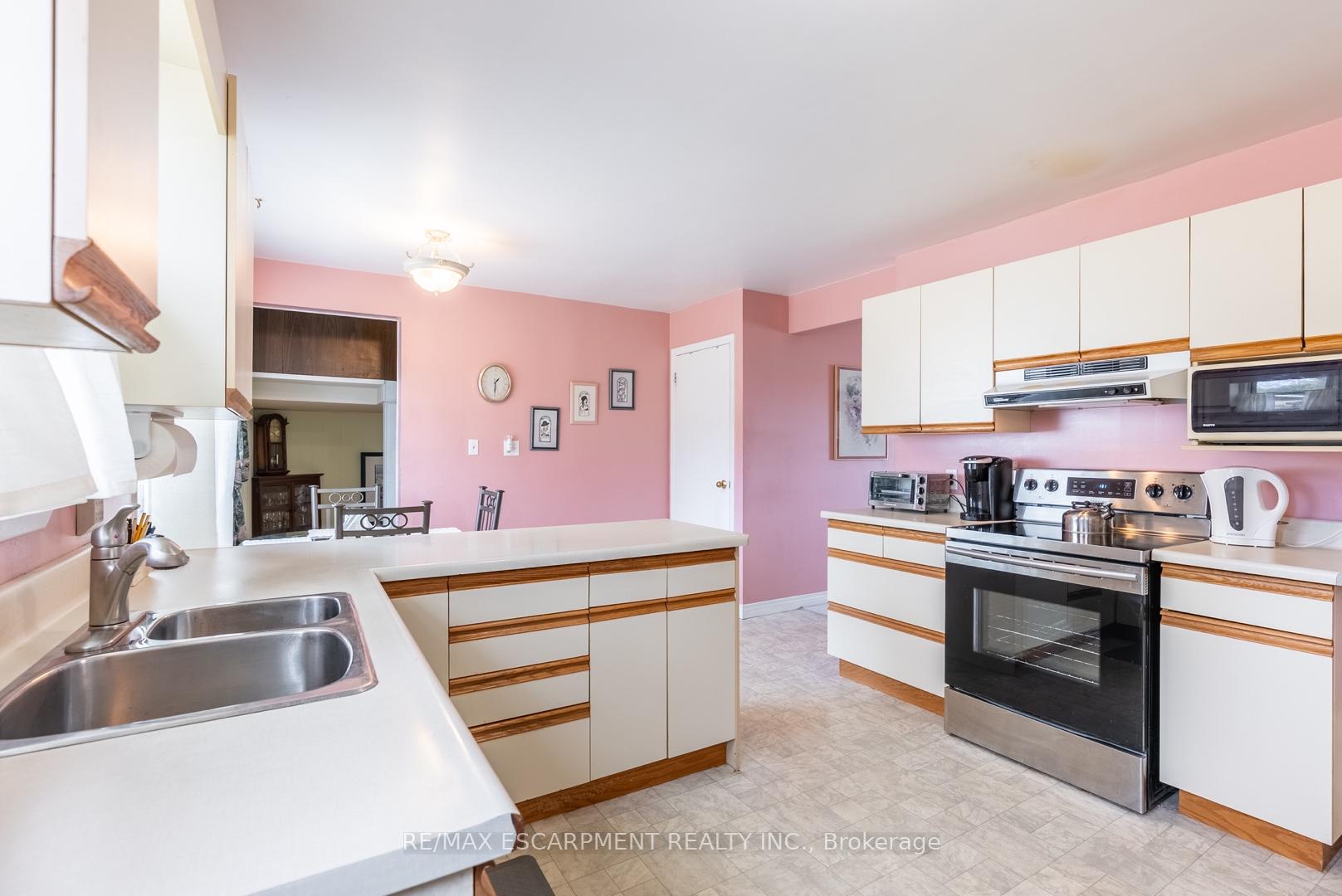 Photo 9 of 279 Parkside Drive, Hamilton, Waterdown — HOMEH