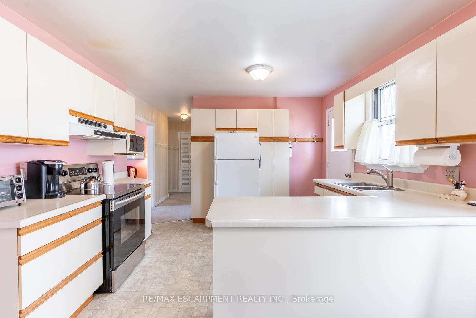 Photo 7 of 279 Parkside Drive, Hamilton, Waterdown — HOMEH
