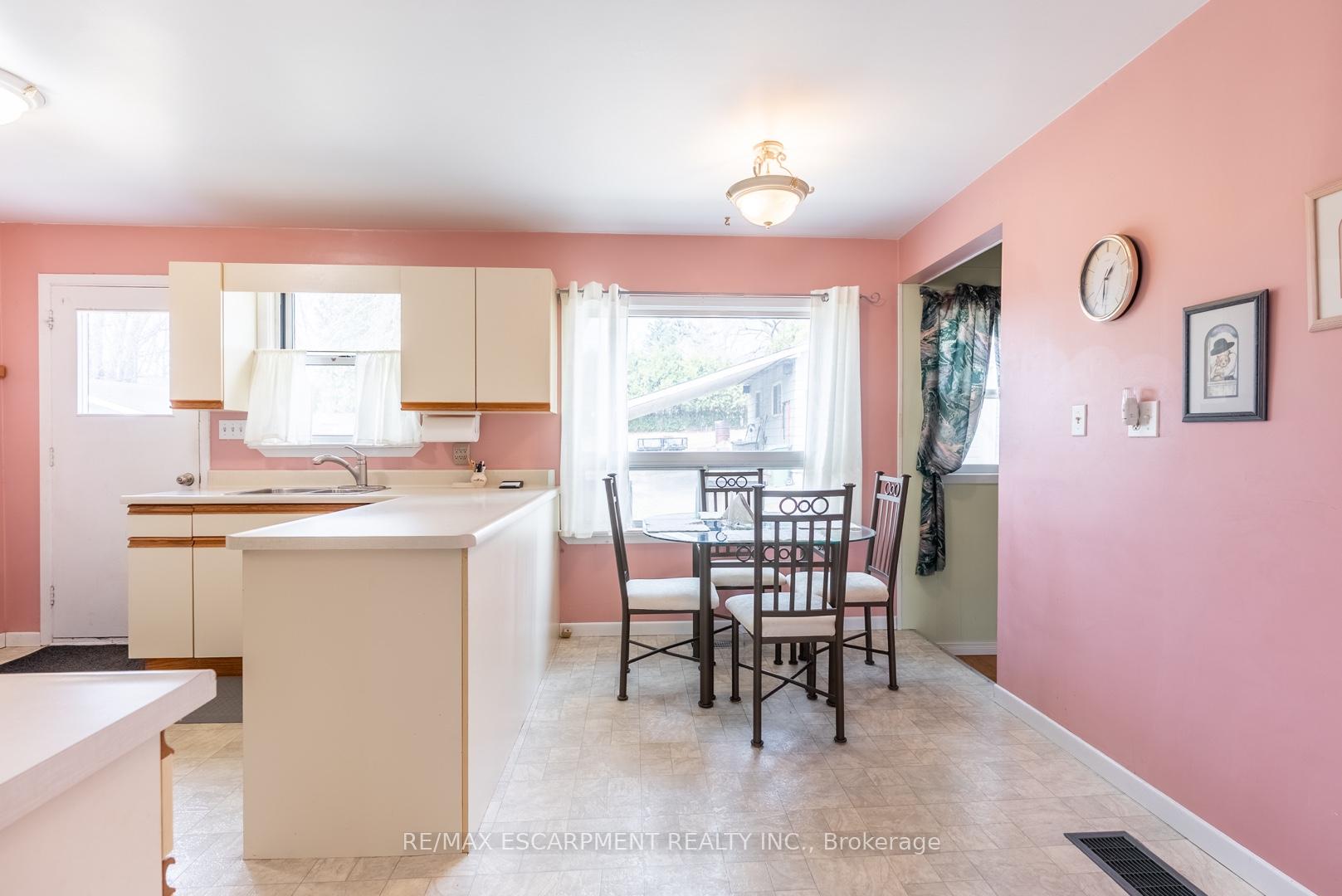 Photo 10 of 279 Parkside Drive, Hamilton, Waterdown — HOMEH