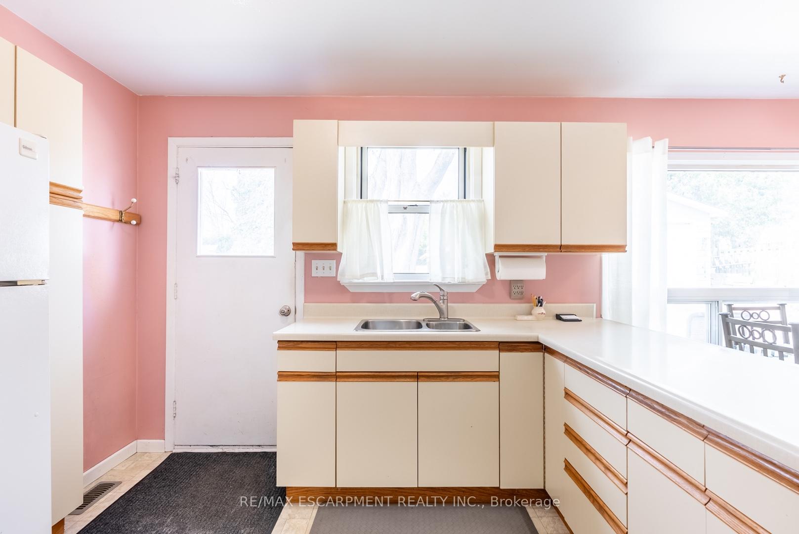 Photo 17 of 279 Parkside Drive, Hamilton, Waterdown — HOMEH