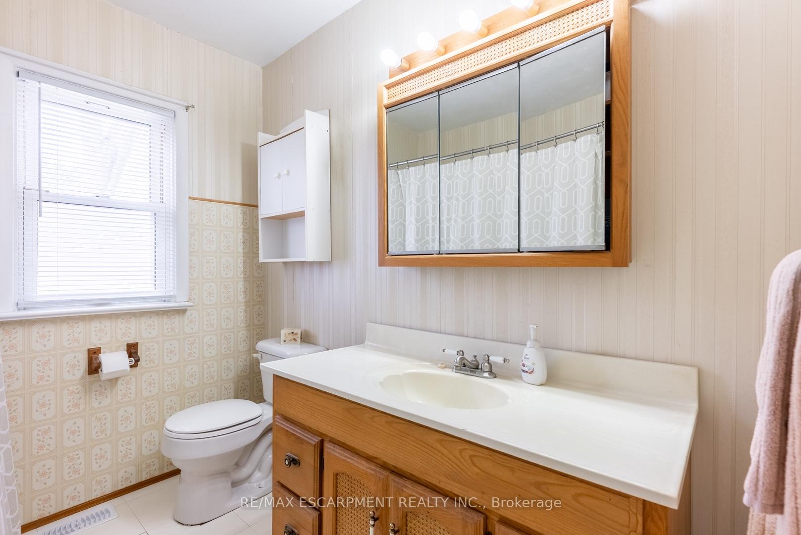 Photo 16 of 279 Parkside Drive, Hamilton, Waterdown — HOMEH