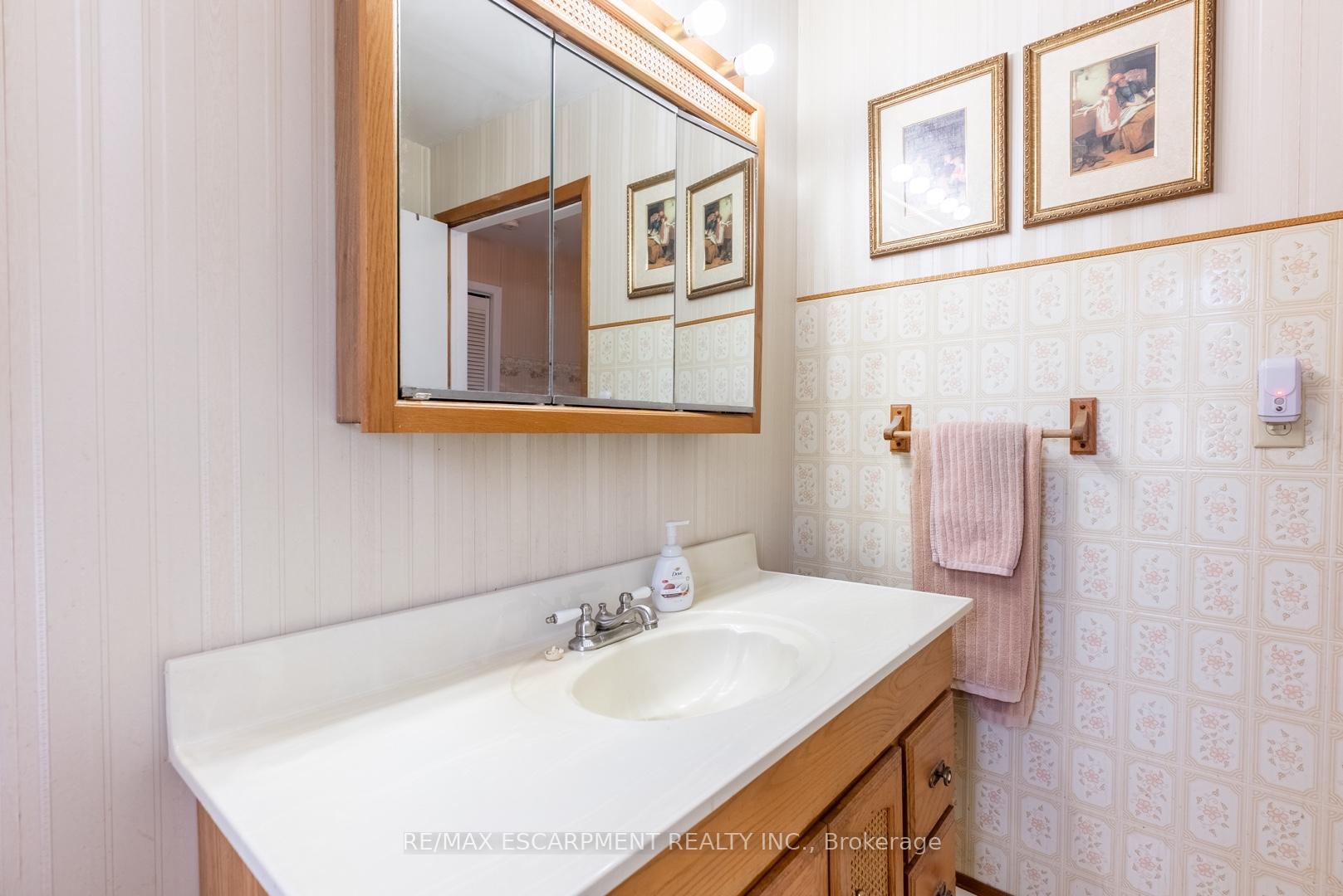 Photo 27 of 279 Parkside Drive, Hamilton, Waterdown — HOMEH