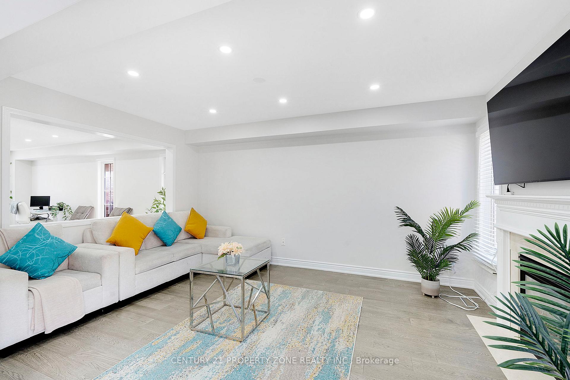 Photo 3 of 16 Watersplace Avenue, Ajax, Northeast Ajax — HOMEH