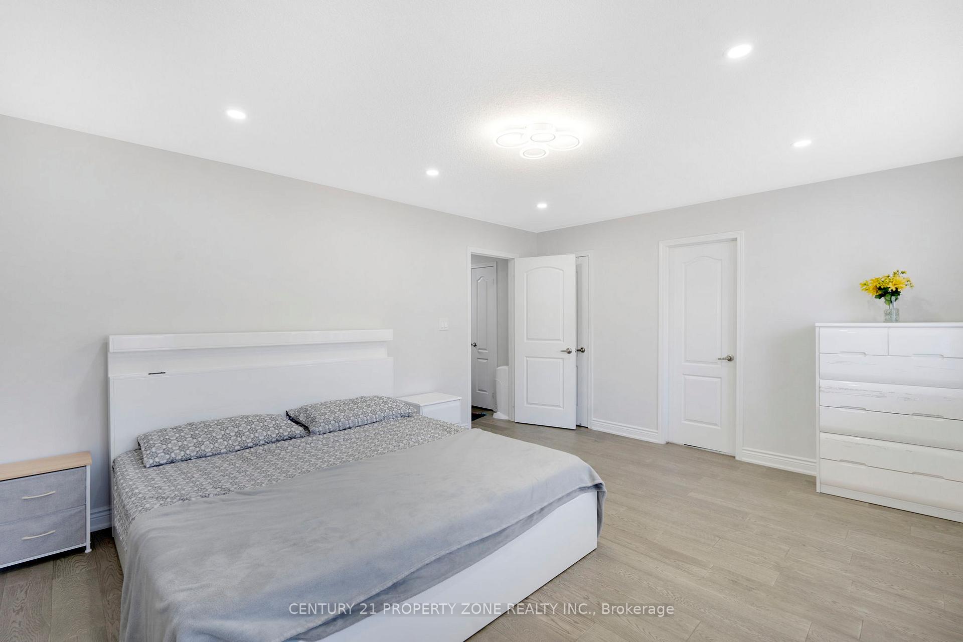 Photo 4 of 16 Watersplace Avenue, Ajax, Northeast Ajax — HOMEH