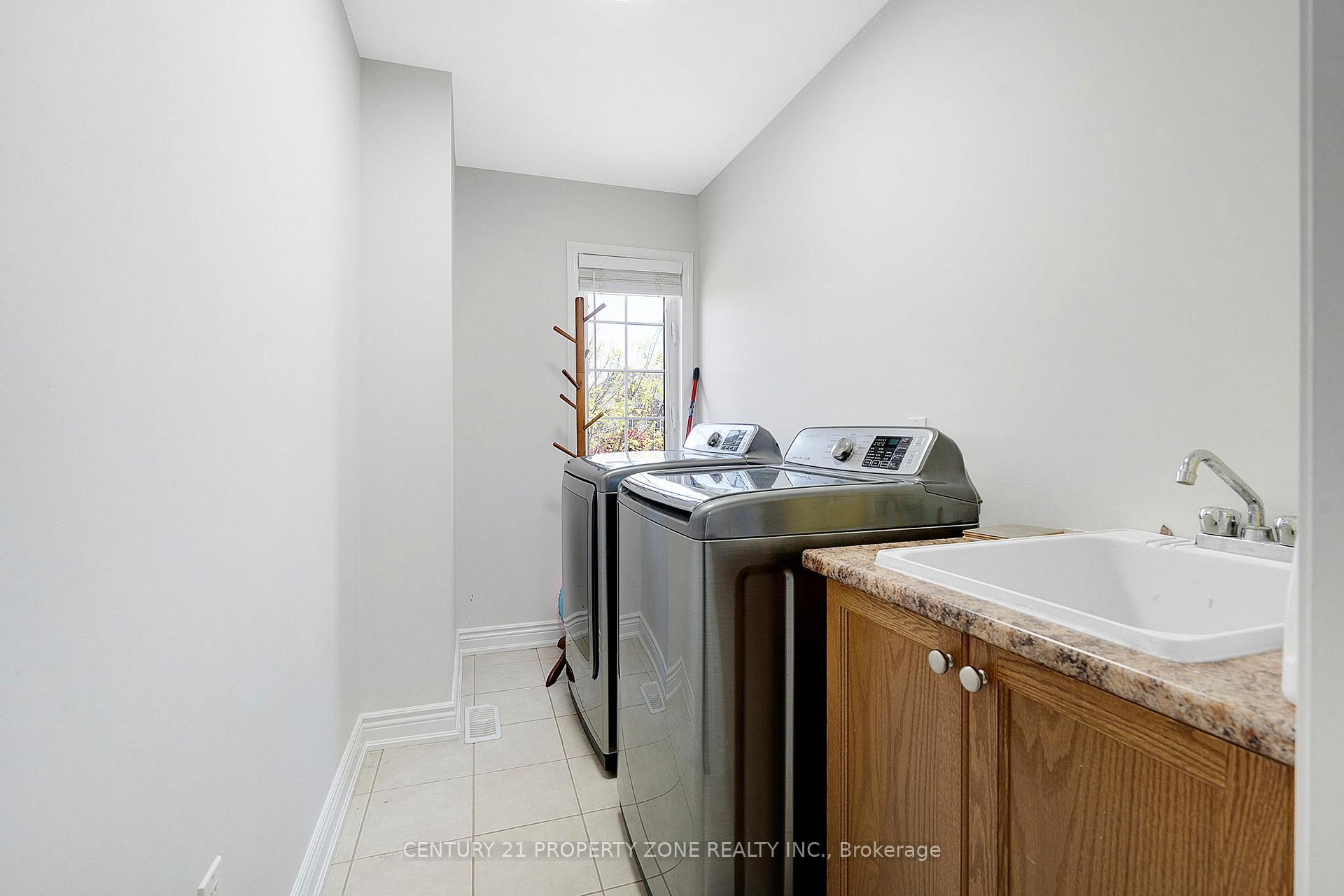 Photo 10 of 16 Watersplace Avenue, Ajax, Northeast Ajax — HOMEH