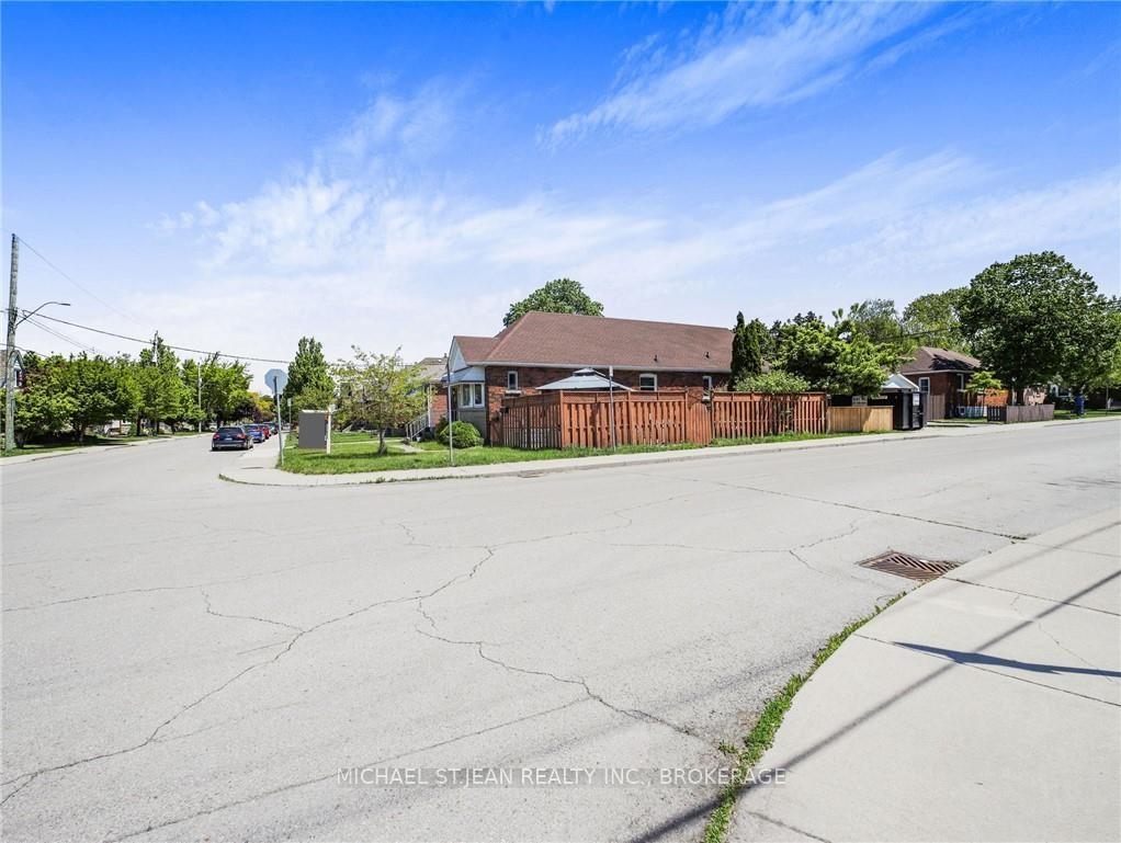 Photo 2 of 89 Cameron Avenue S, Hamilton, Glenview — HOMEH