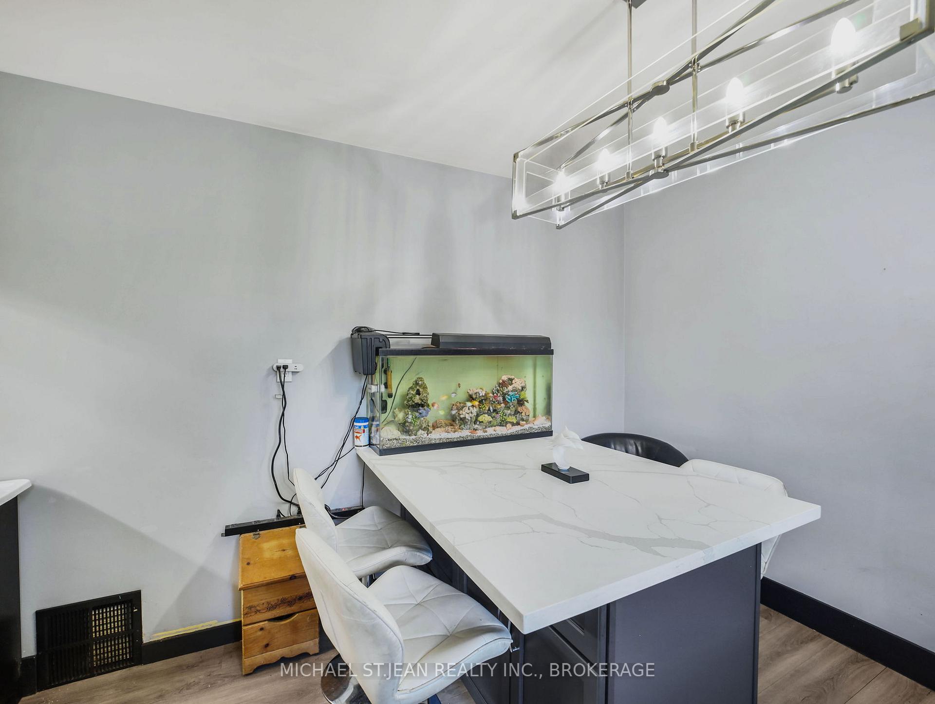Photo 10 of 89 Cameron Avenue S, Hamilton, Glenview — HOMEH