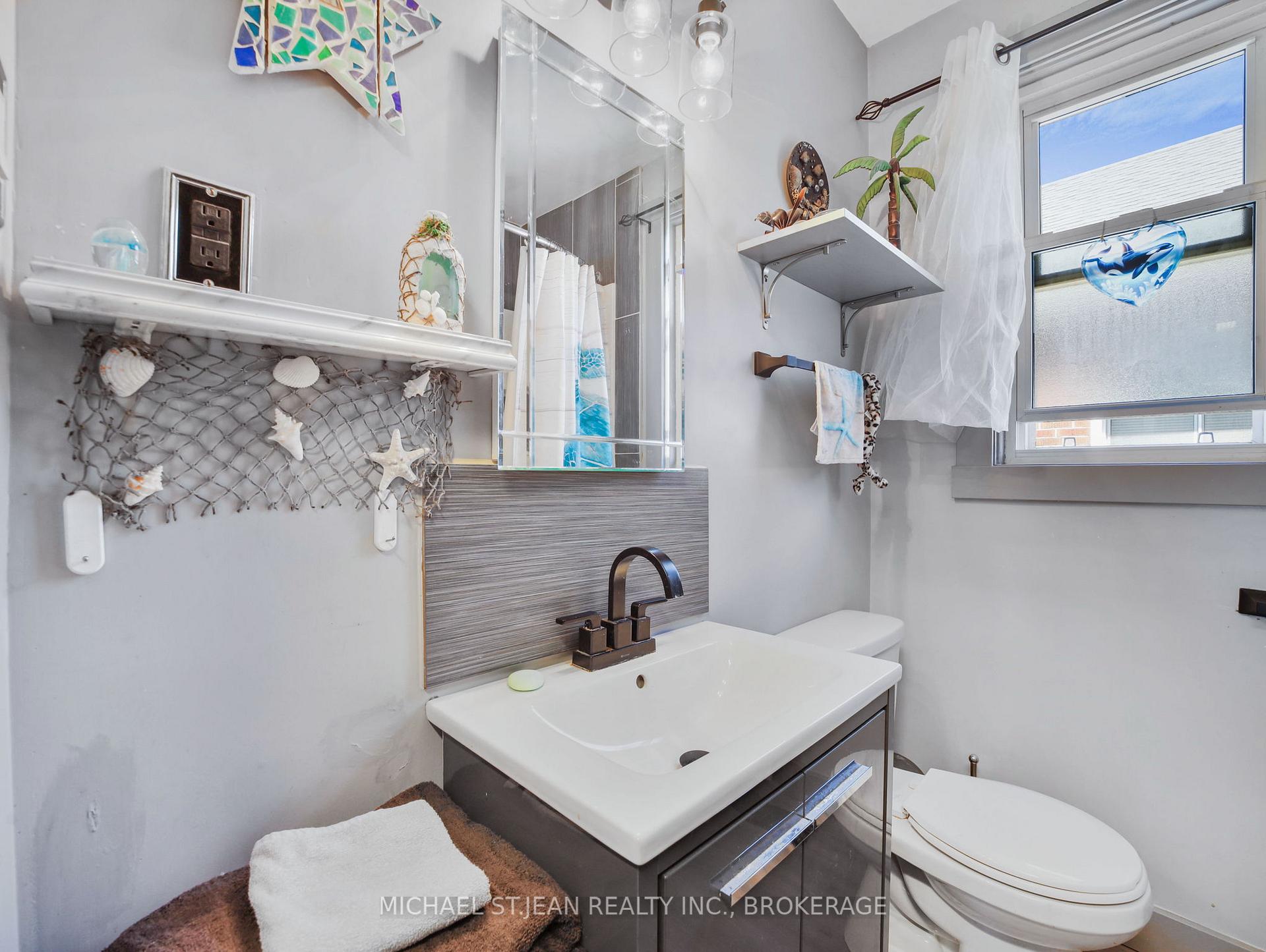 Photo 11 of 89 Cameron Avenue S, Hamilton, Glenview — HOMEH