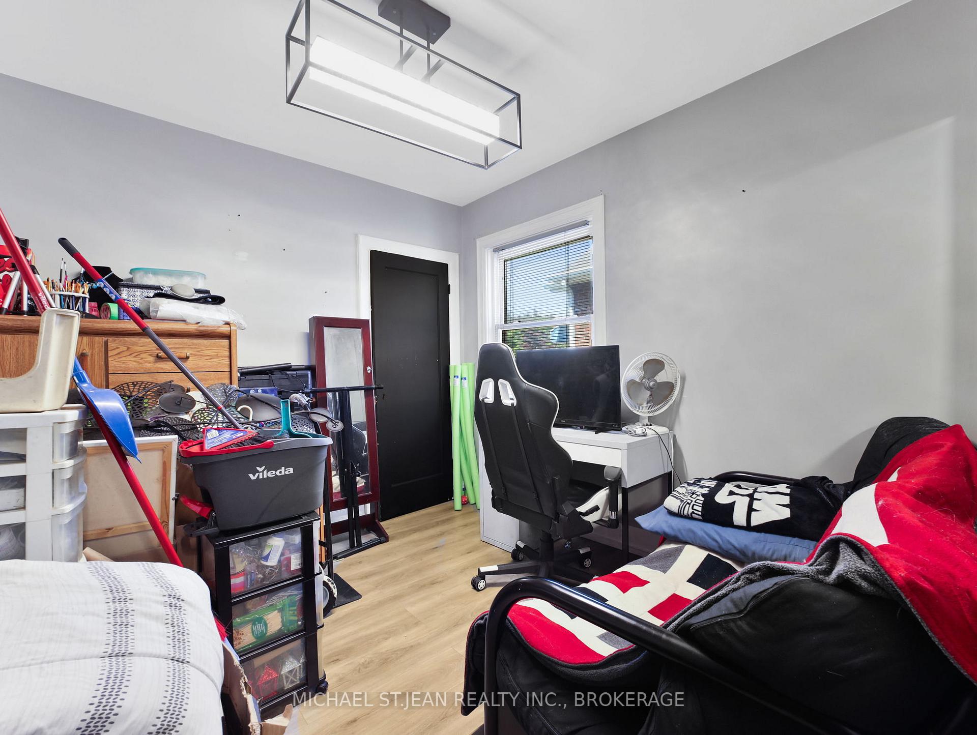 Photo 4 of 89 Cameron Avenue S, Hamilton, Glenview — HOMEH
