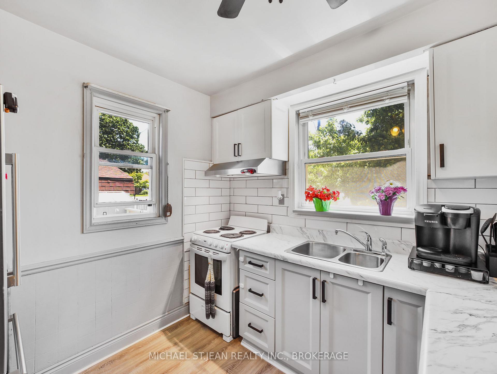 Photo 13 of 89 Cameron Avenue S, Hamilton, Glenview — HOMEH