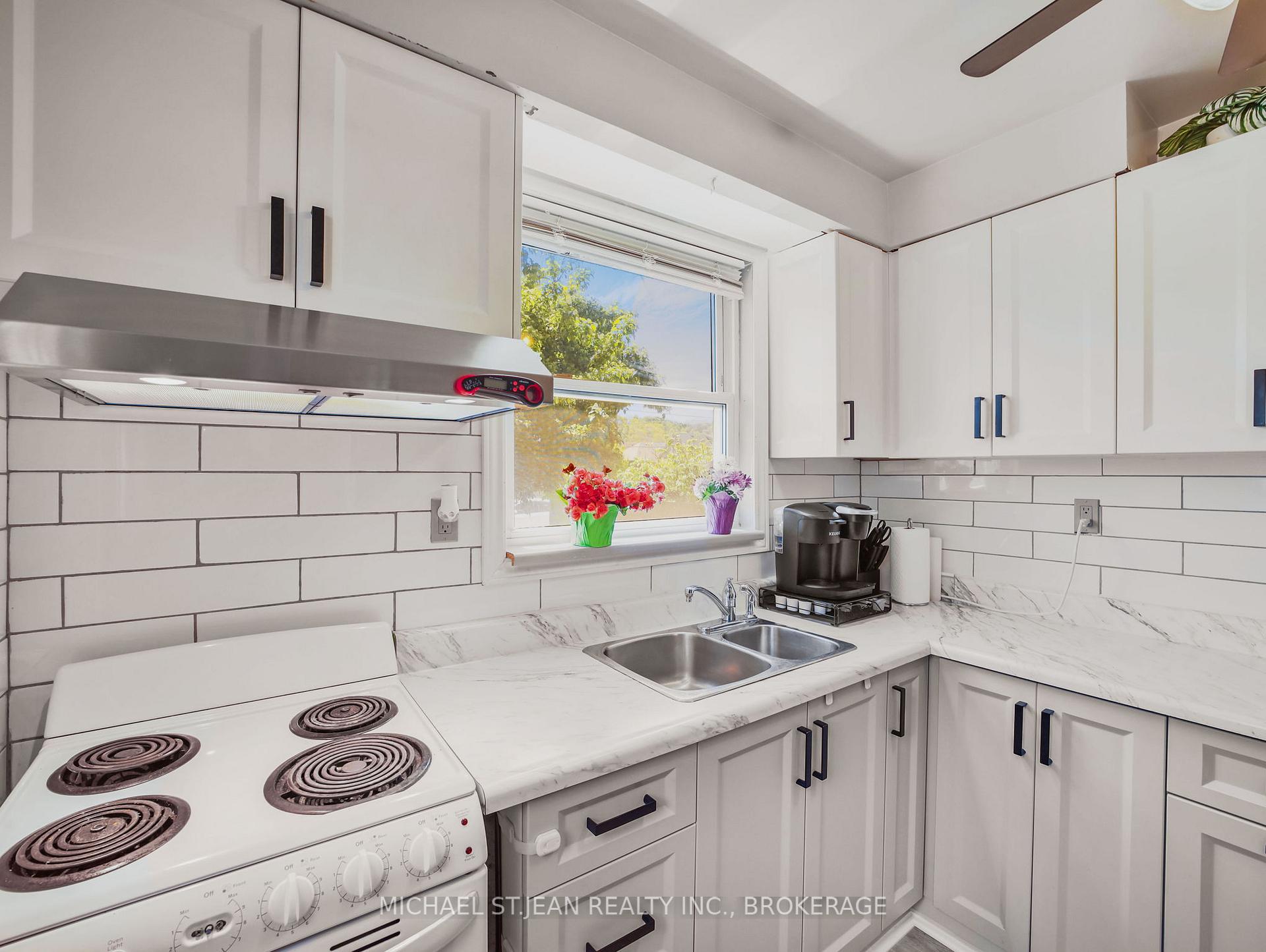 Photo 18 of 89 Cameron Avenue S, Hamilton, Glenview — HOMEH
