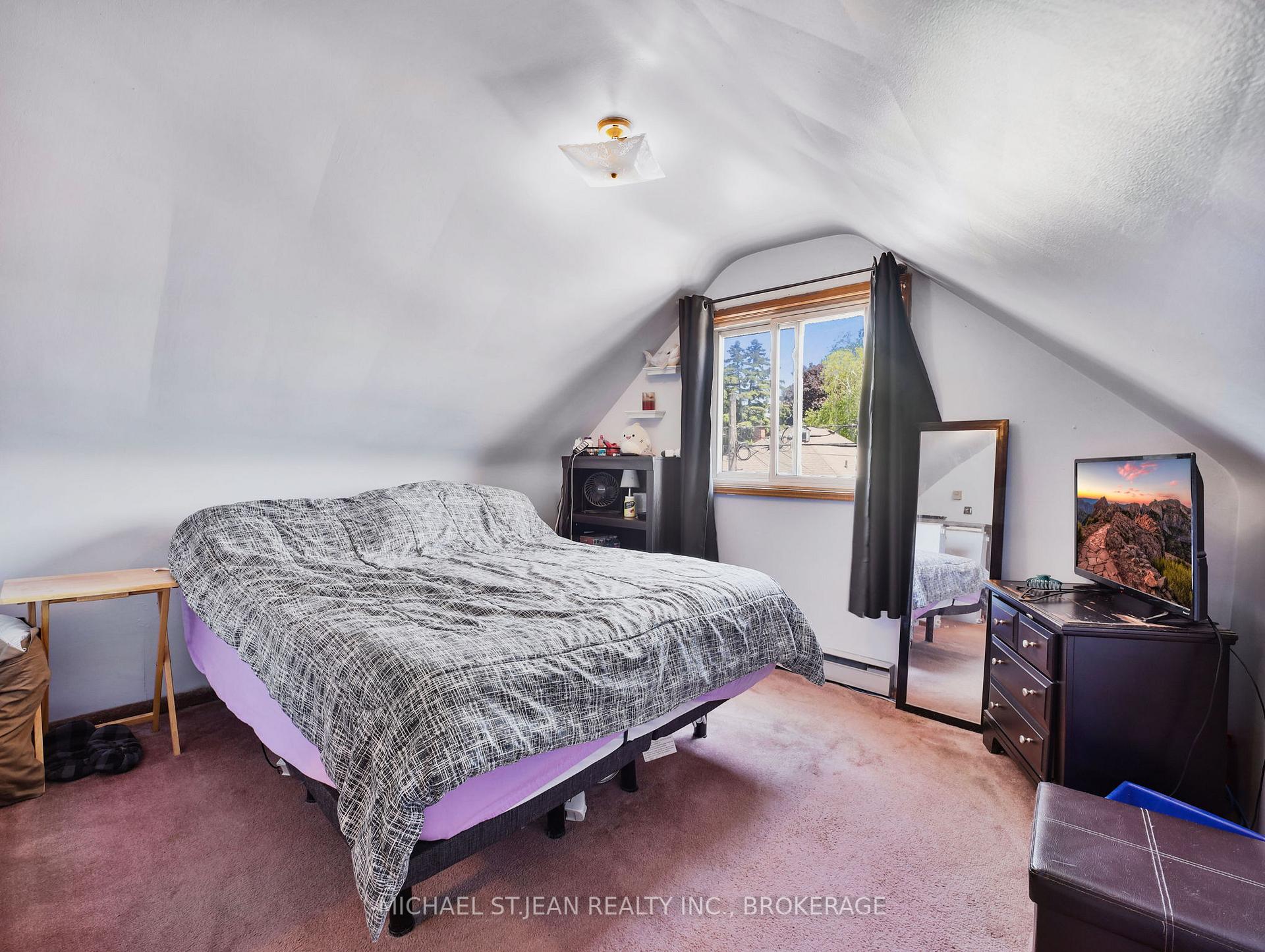 Photo 16 of 89 Cameron Avenue S, Hamilton, Glenview — HOMEH