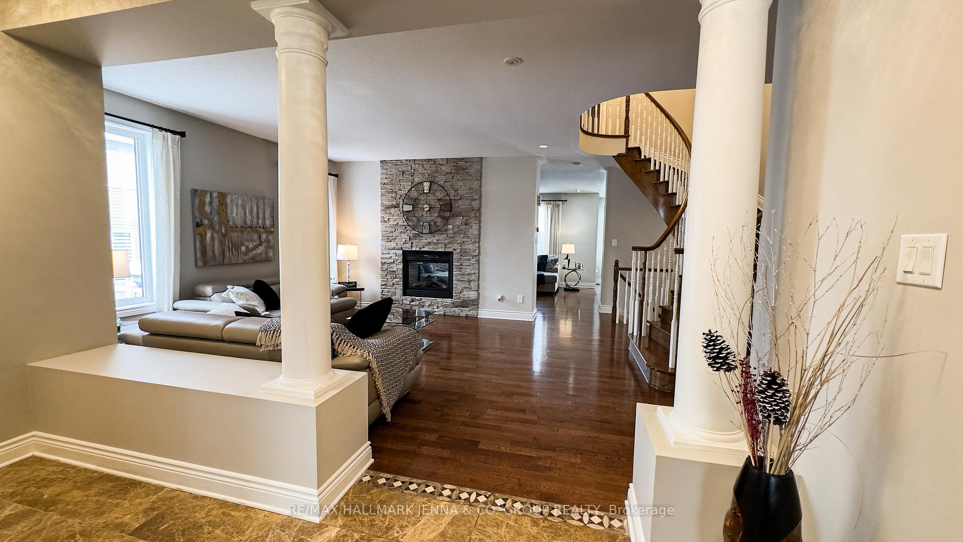 Photo 3 of 226 Marjan Crescent, Ottawa, Barrhaven - Strandherd — HOMEH