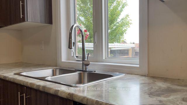 Photo 15 of 3 Bedford Estates Crescent, Barrie, Bayshore — HOMEH
